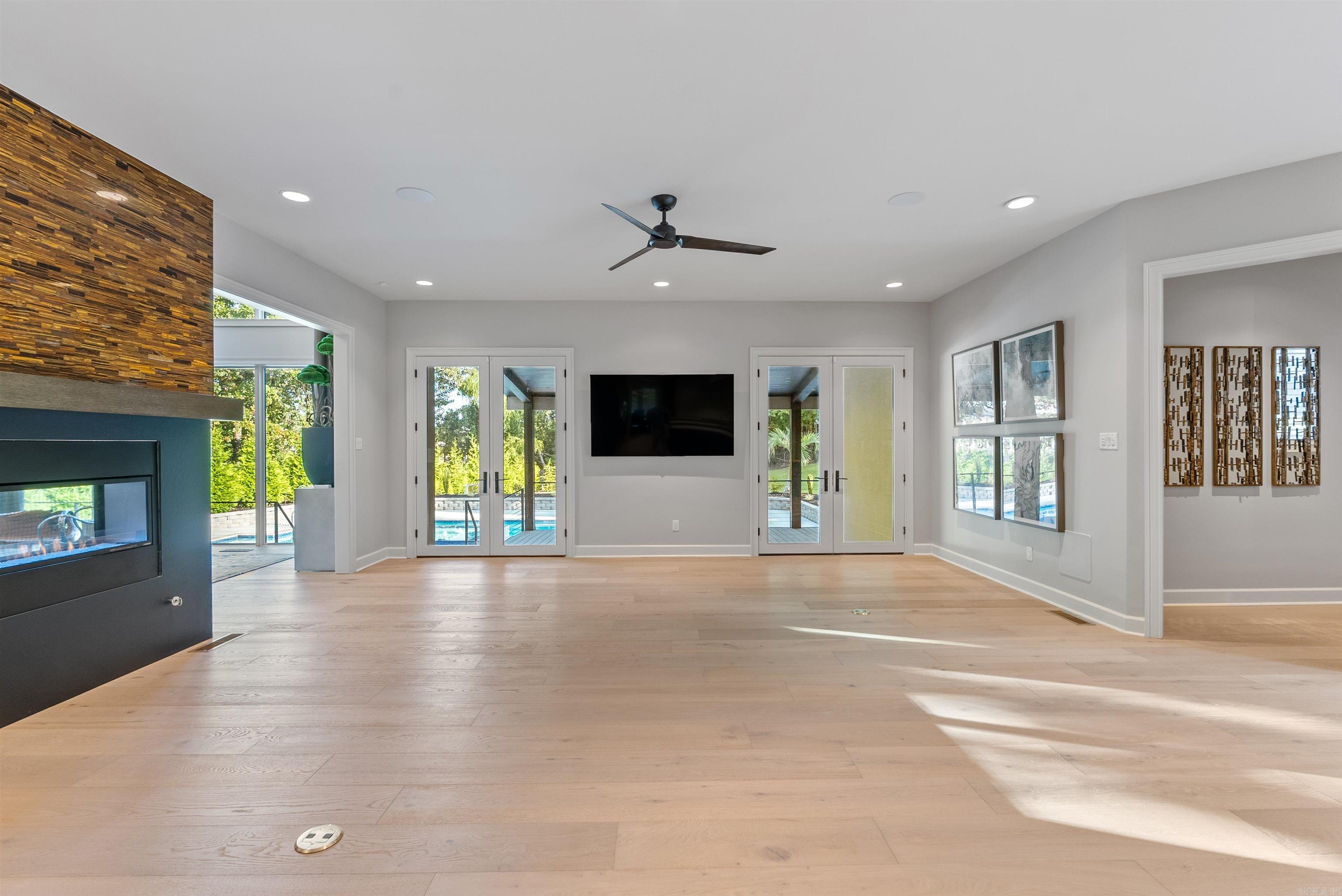 VALLEY FALLS ESTATES - Residential