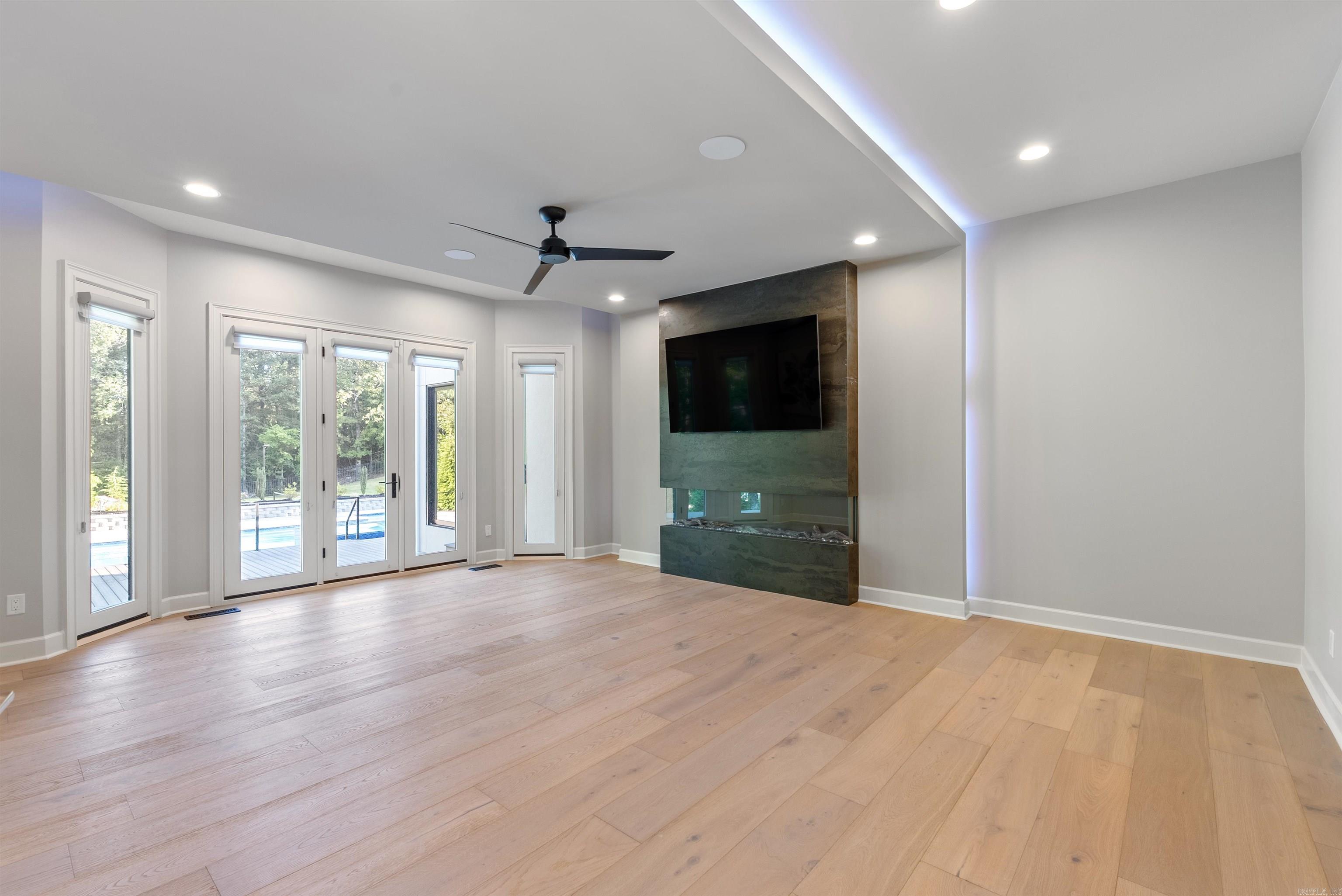 VALLEY FALLS ESTATES - Residential