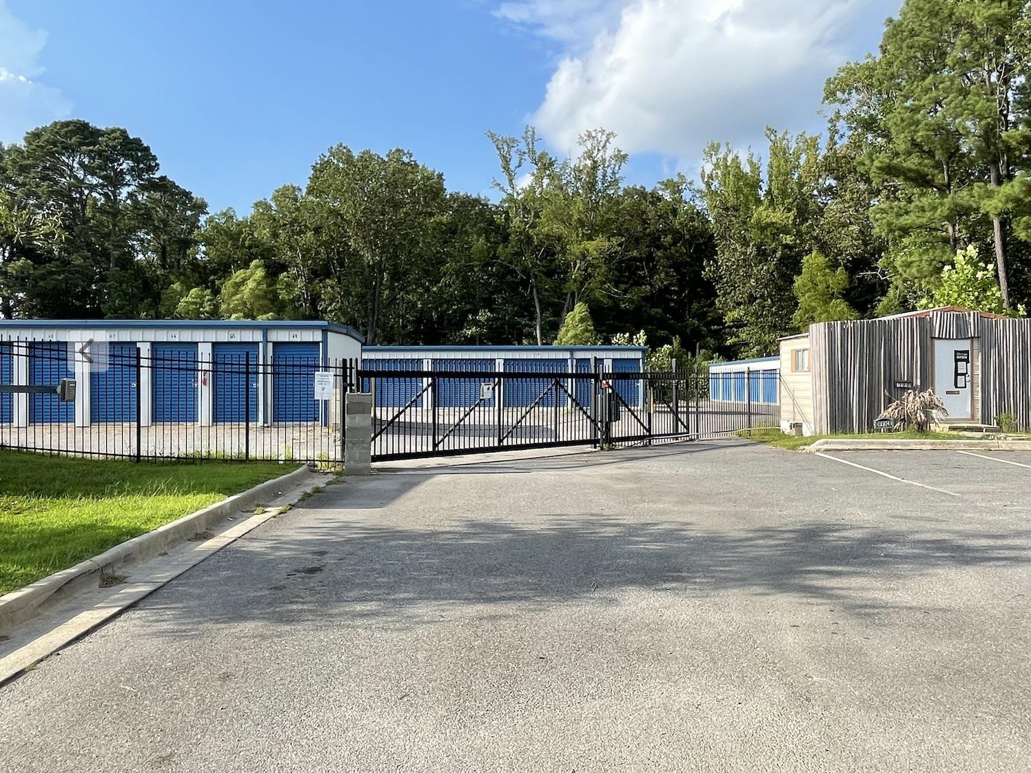Wonderful storage unit facility to add to your portfolio. Call for Offering Memorandum.