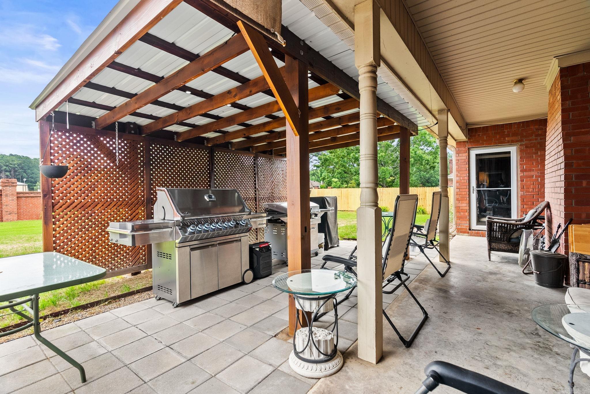 Royal Oaks - Residential