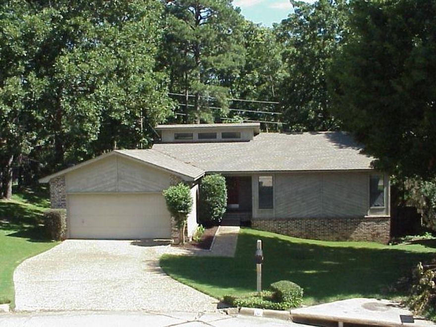 Hurry!  Very nice 1-level w/ TONS of natural light via skylight, vaulted ceiling & more * recently Updated carpets & hi-end laminate flooring * Lovely tile in wet areas * Open plan w/ spacious kitchen & island w/ bar * Huge Master BR has His & Her closets * Master Bath has corner jetted tub + large custom tiled shower stall * New HVAC in 2012 * Quiet tree-shaded lot at the end of a cul-de-sac w/ privacy fenced yard + 13 x 12 deck for grilling out in the evenings * Hurry! 24 hour notice to insure getting in.