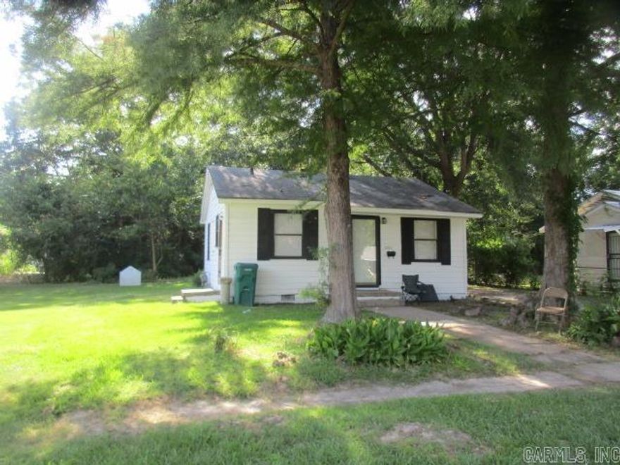 Investors take notice!!!  This 2 bedroom and 1 bath home is ready for your next tenant.  Refrigerator, stove and window unit makes it ready!!  Call today for your personal tour.