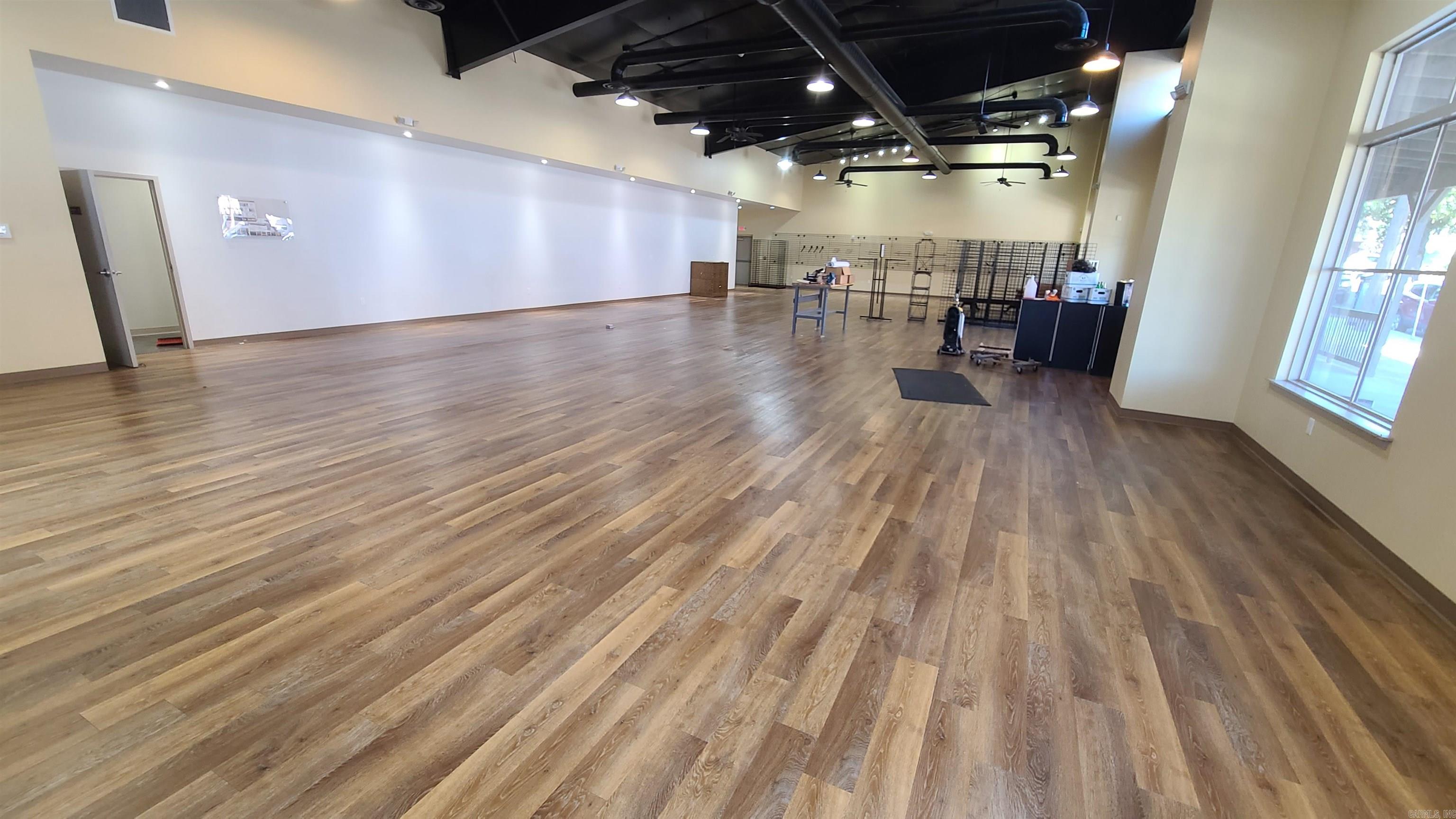 HSR BLK - Commercial Sale