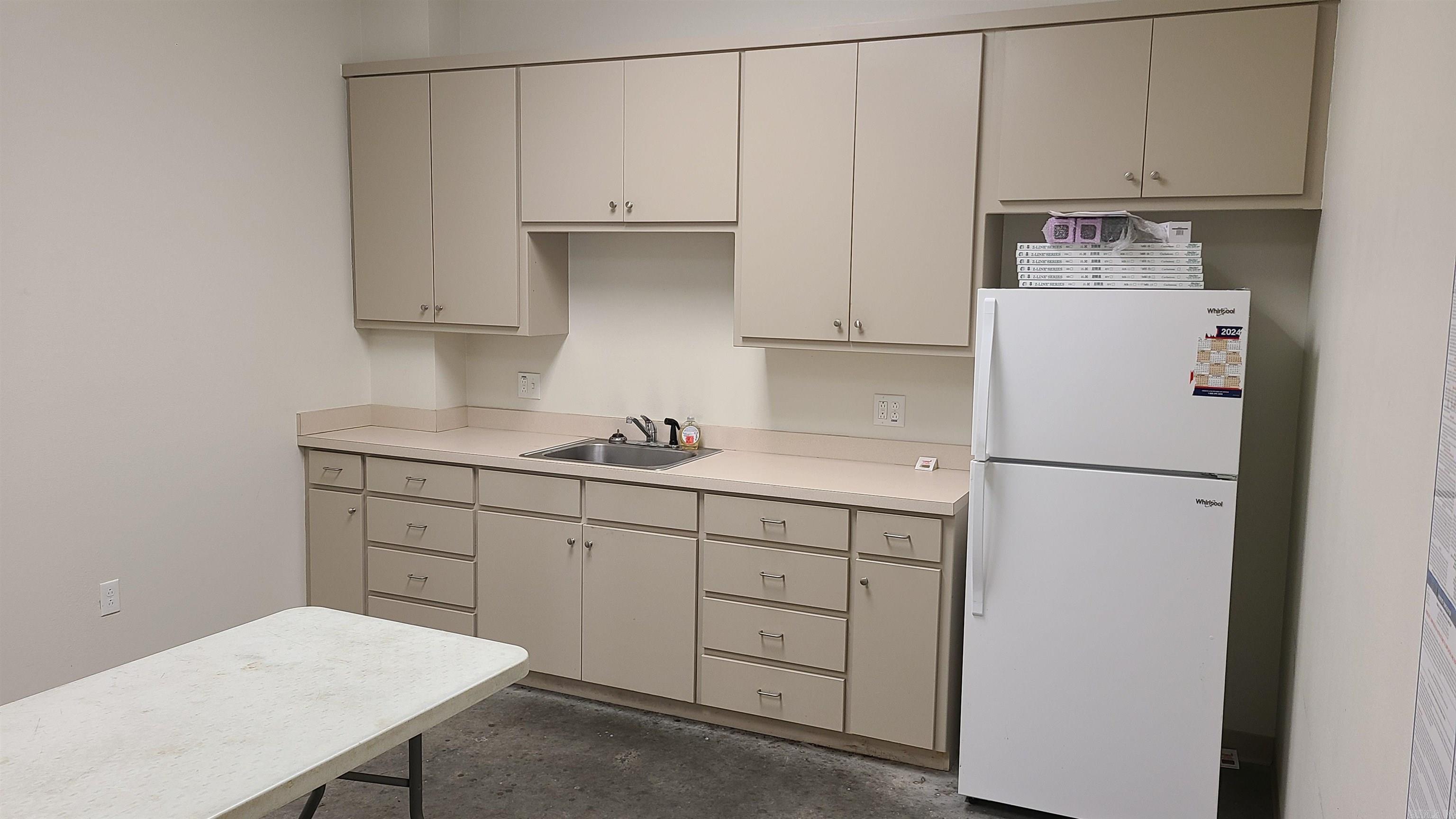 HSR BLK - Commercial Sale