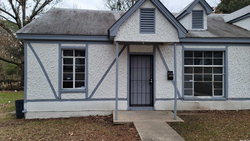 2 bedroom, 1 Bath unit available now! Fresh paint, and new flooring!  Apply online at www.c21prjxrentals.com or visit Century 21 Prestige Realty in North Little Rock to view this property.