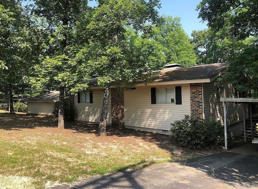 Super cute 2 bedroom 3 bathroom home located in Diamondhead. This home also features a bonus room downstairs! Enjoy the spacious backyard from your deck!