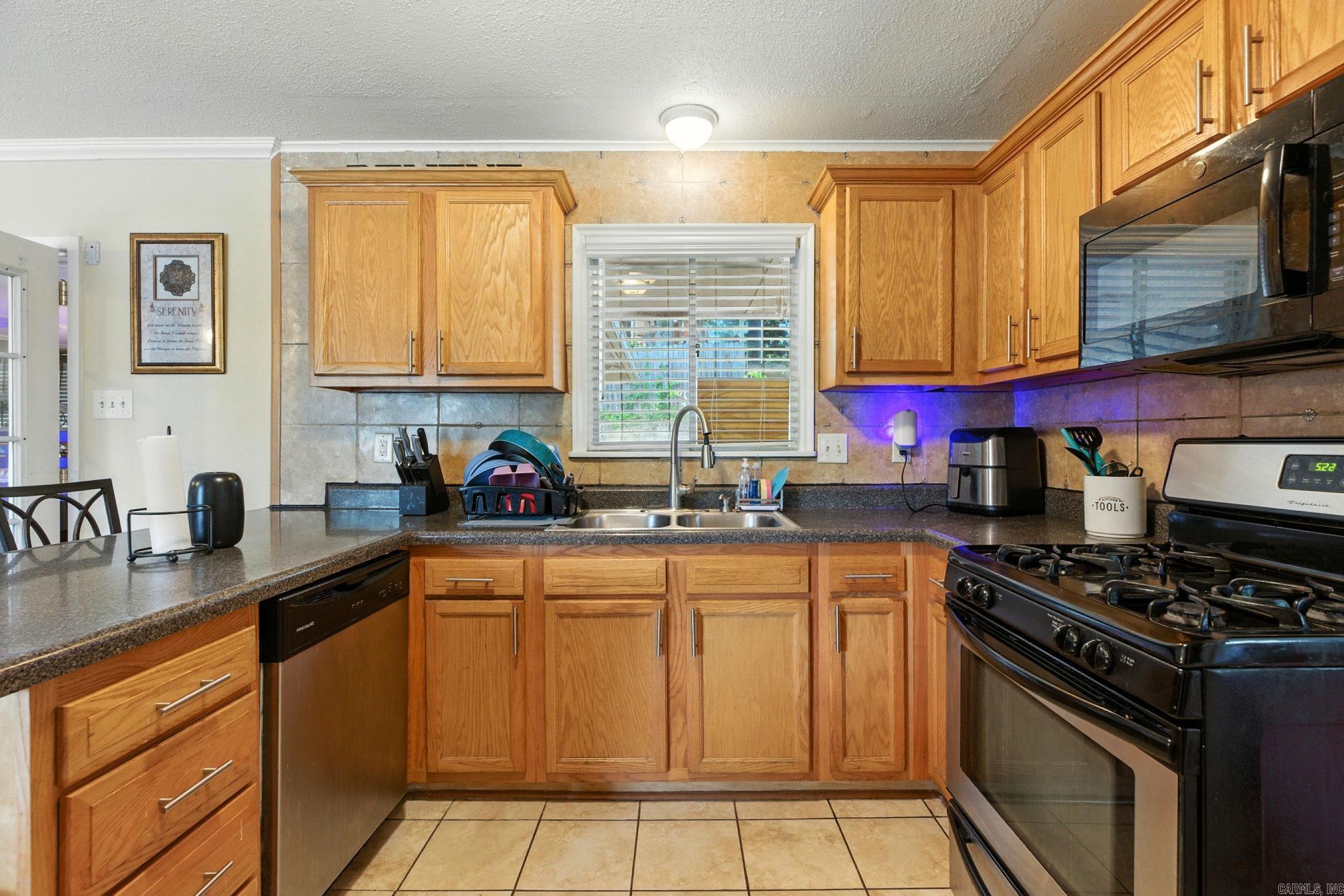 ARROW HEAD MANOR - Residential