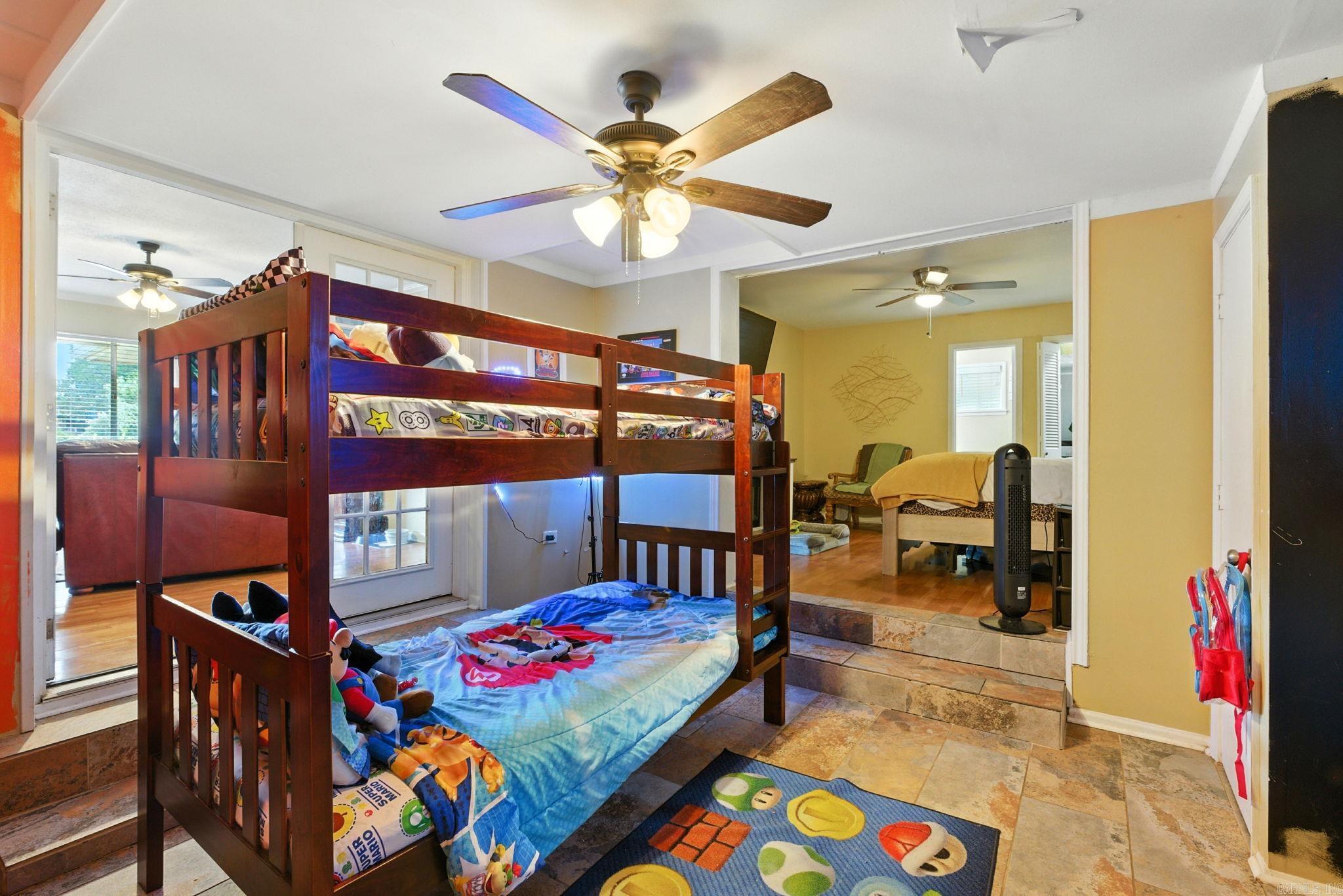 ARROW HEAD MANOR - Residential