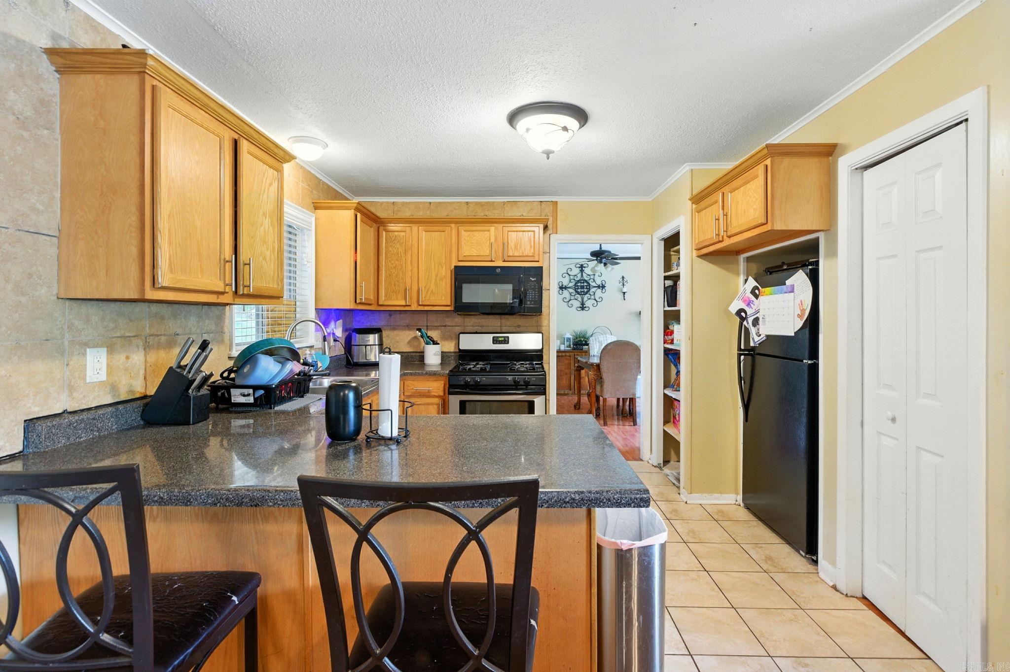 ARROW HEAD MANOR - Residential