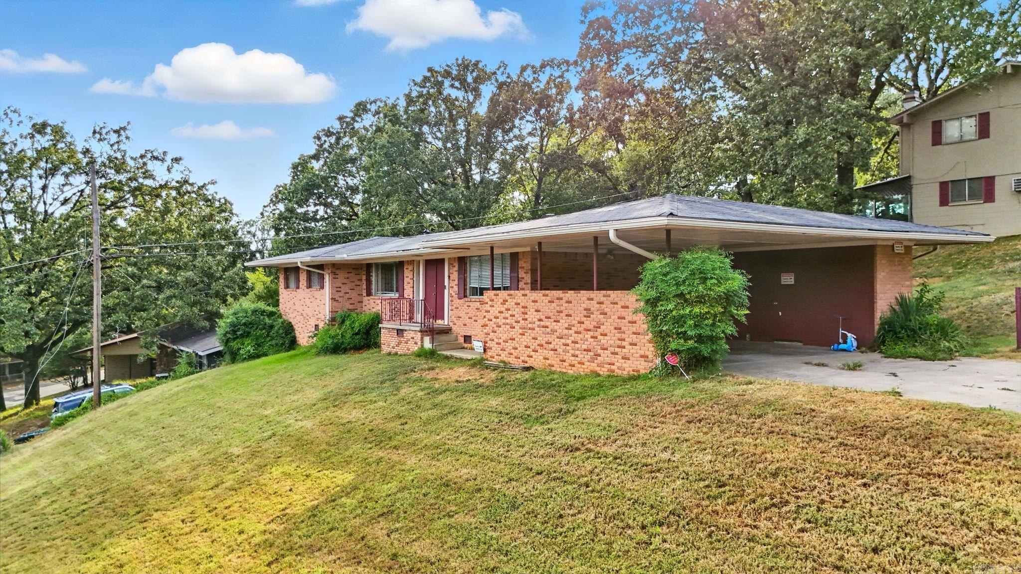 ARROW HEAD MANOR - Residential