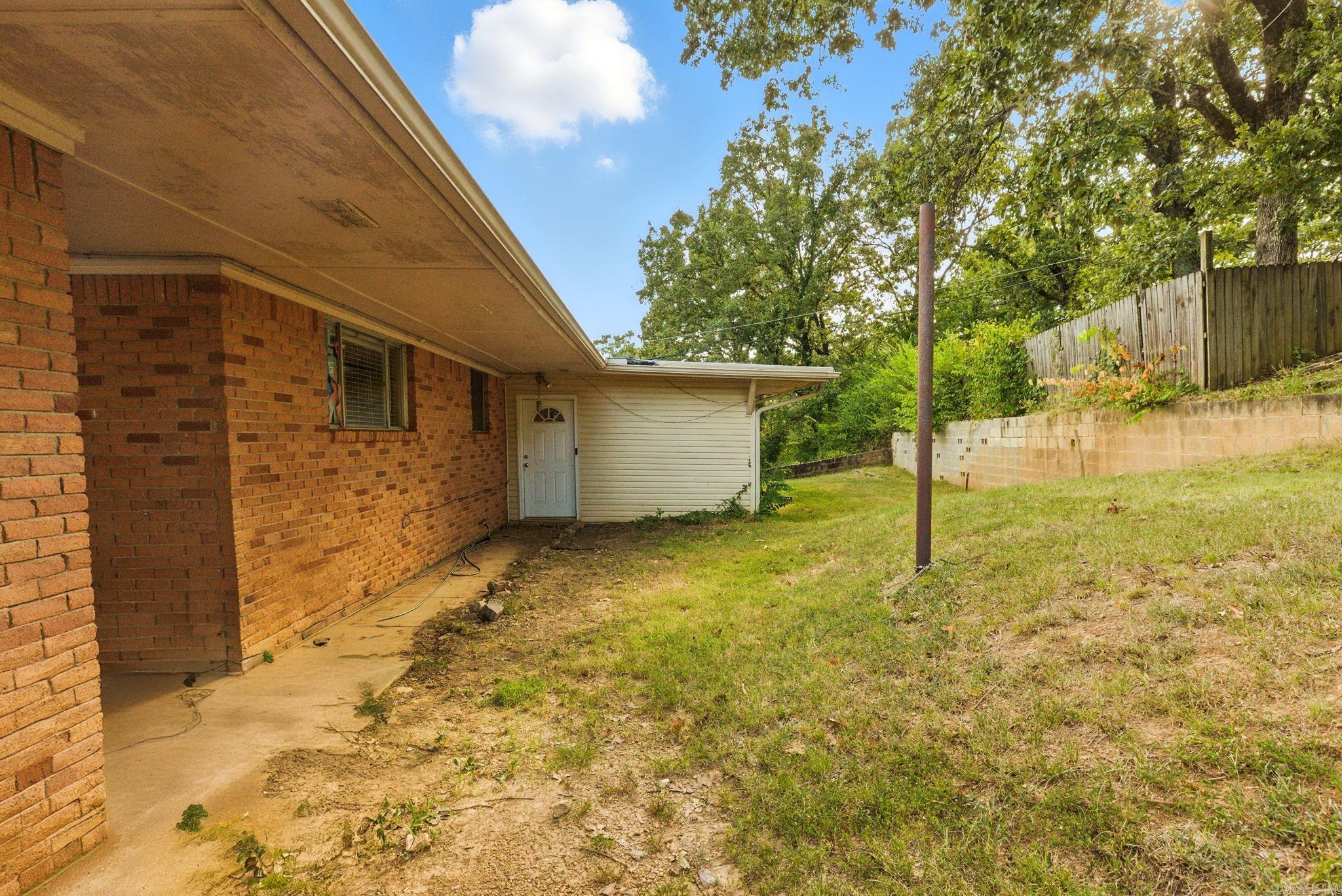 ARROW HEAD MANOR - Residential