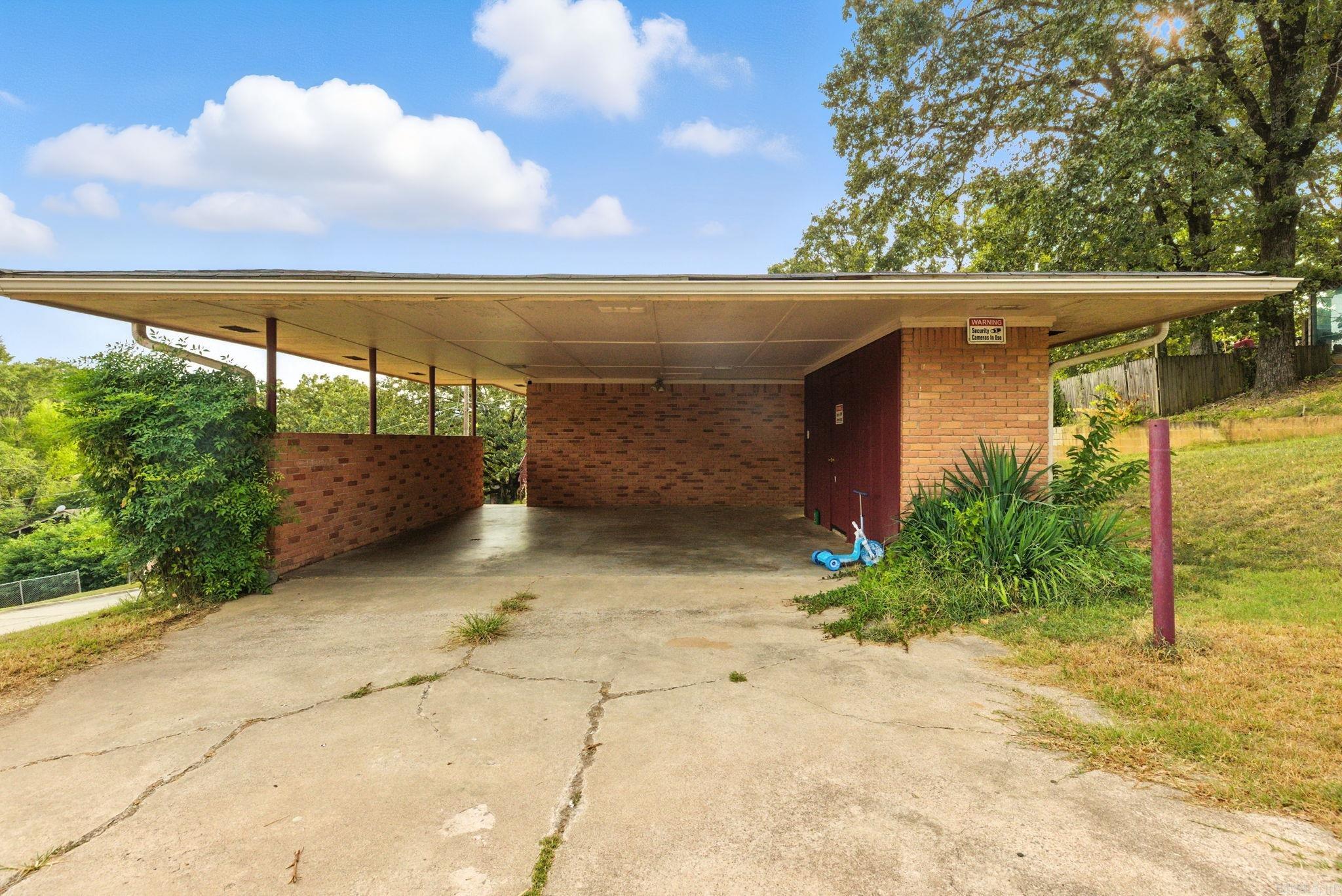 ARROW HEAD MANOR - Residential