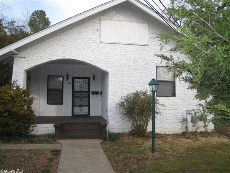 This DUPLEX has updated wiring, new heat & air, updated roof, alarm system, added insulation, new hot water heater, and BEST OF ALL 2 GOOD TENANTS. Both units come with refrigerator, washer/dryer and stove. Income is $425 & $450 per side. 1 bedroom & 2 bedroom. Both are neat and clean. GREAT INVESTMENT PROPERTY.