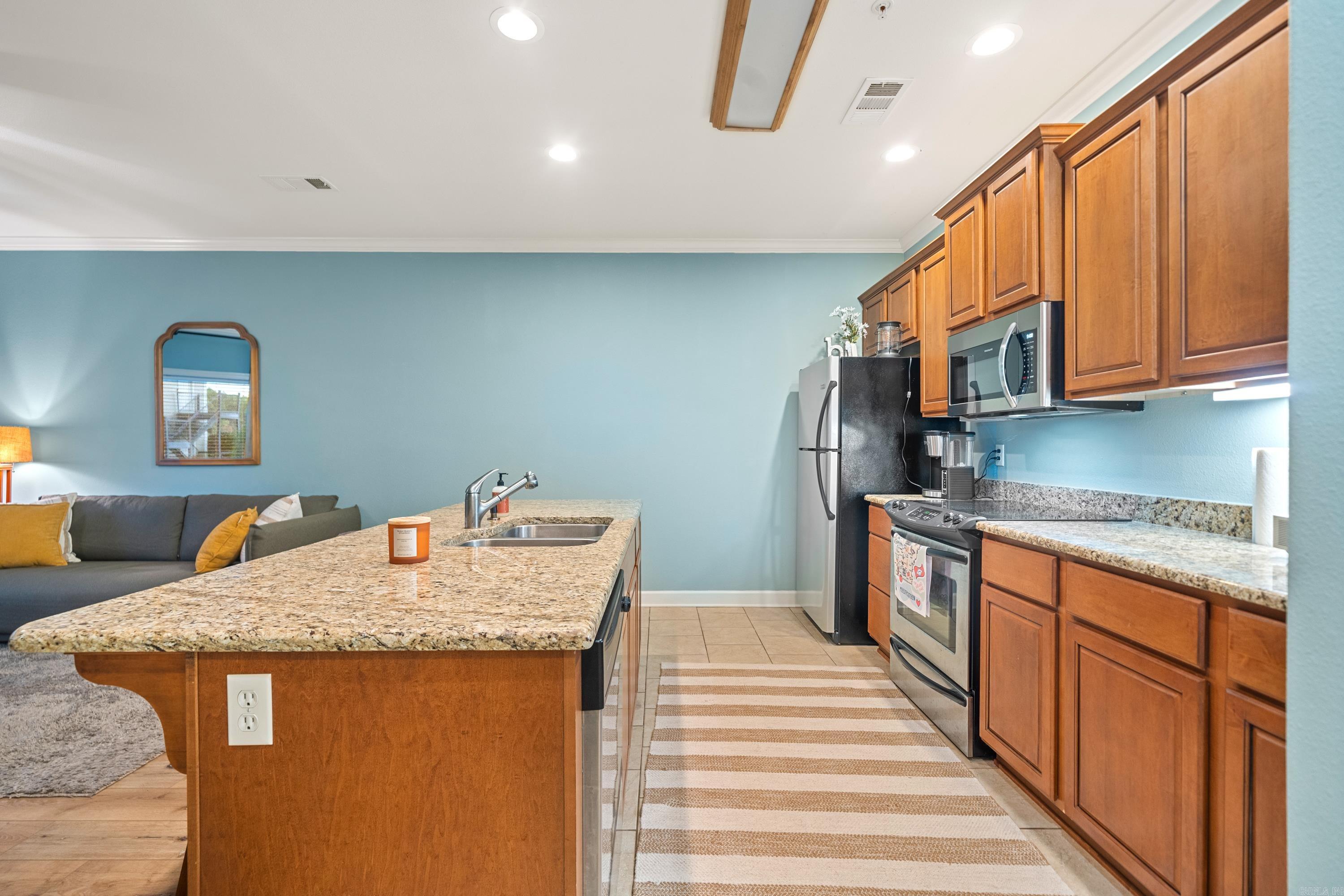 WOODLAND SHORES - Residential