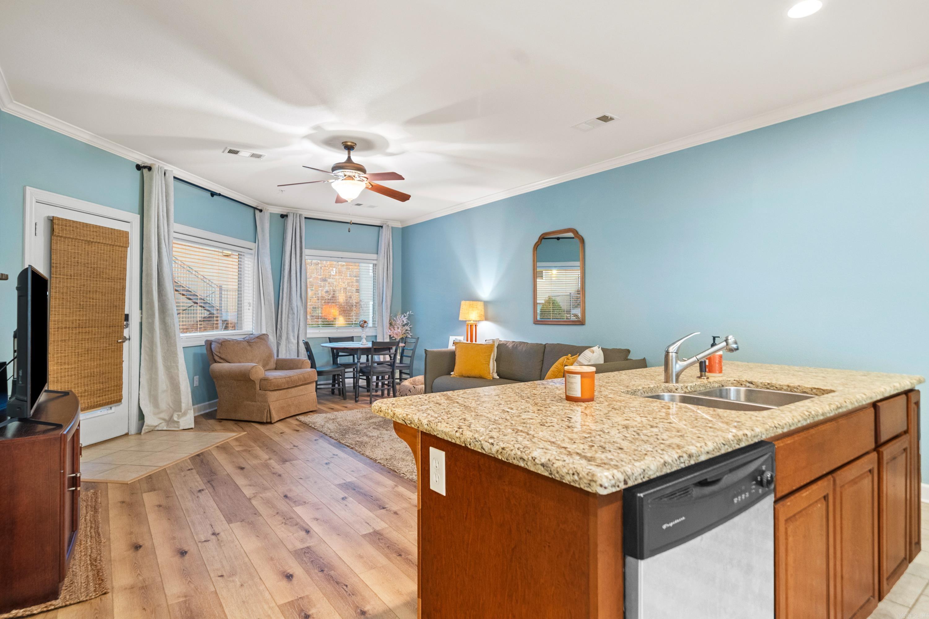 WOODLAND SHORES - Residential