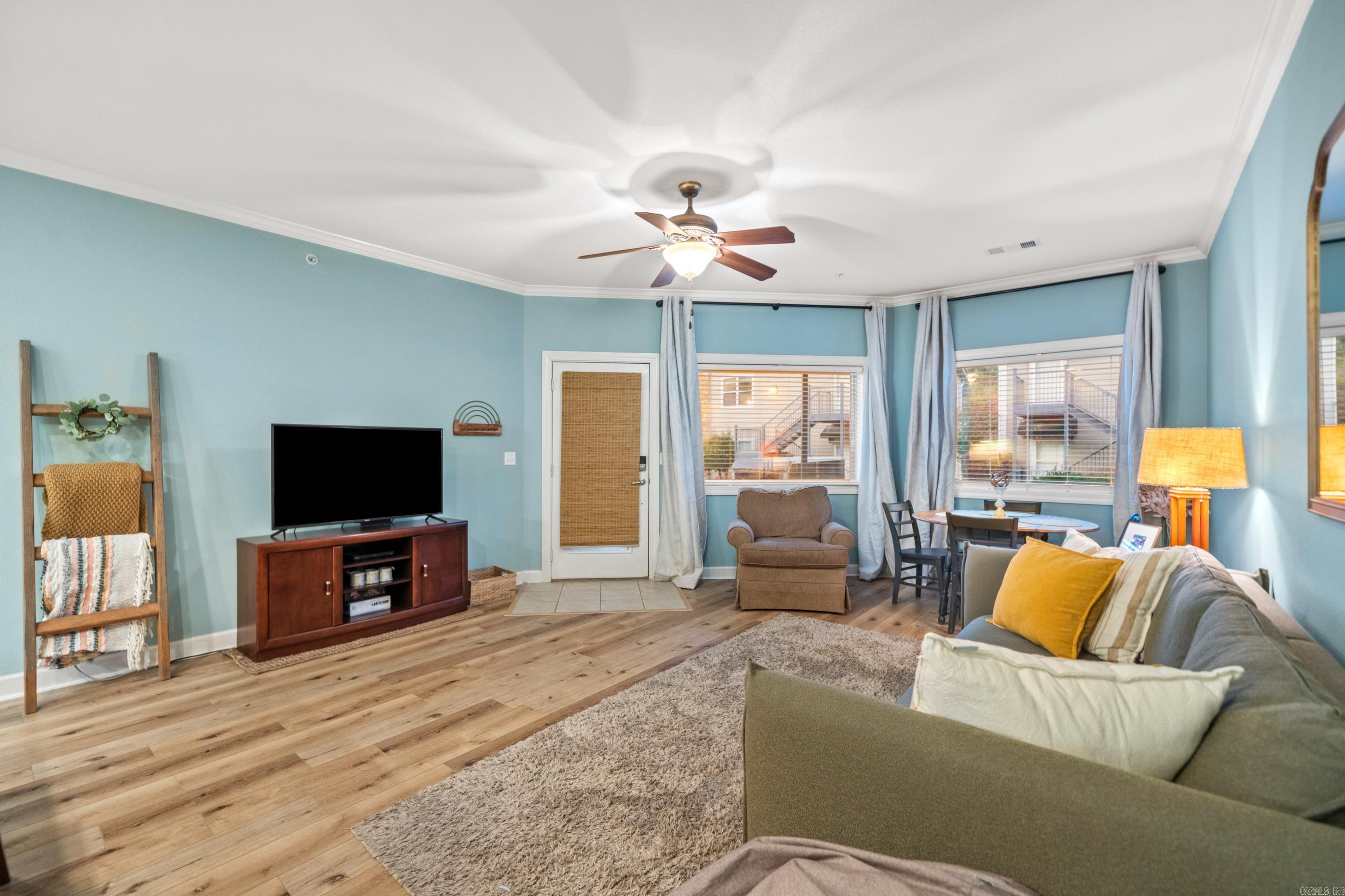 WOODLAND SHORES - Residential