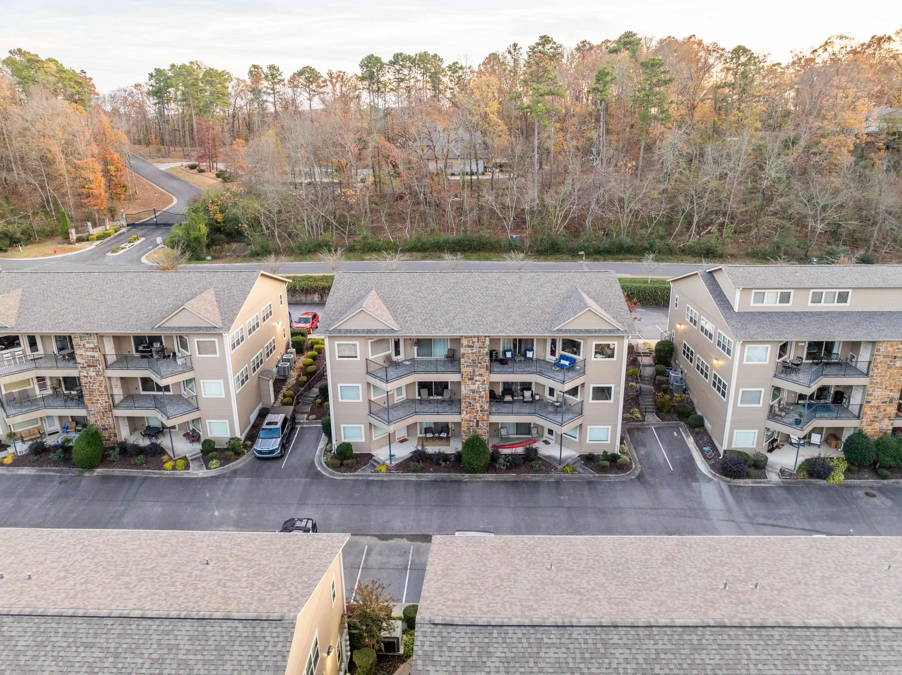 WOODLAND SHORES - Residential