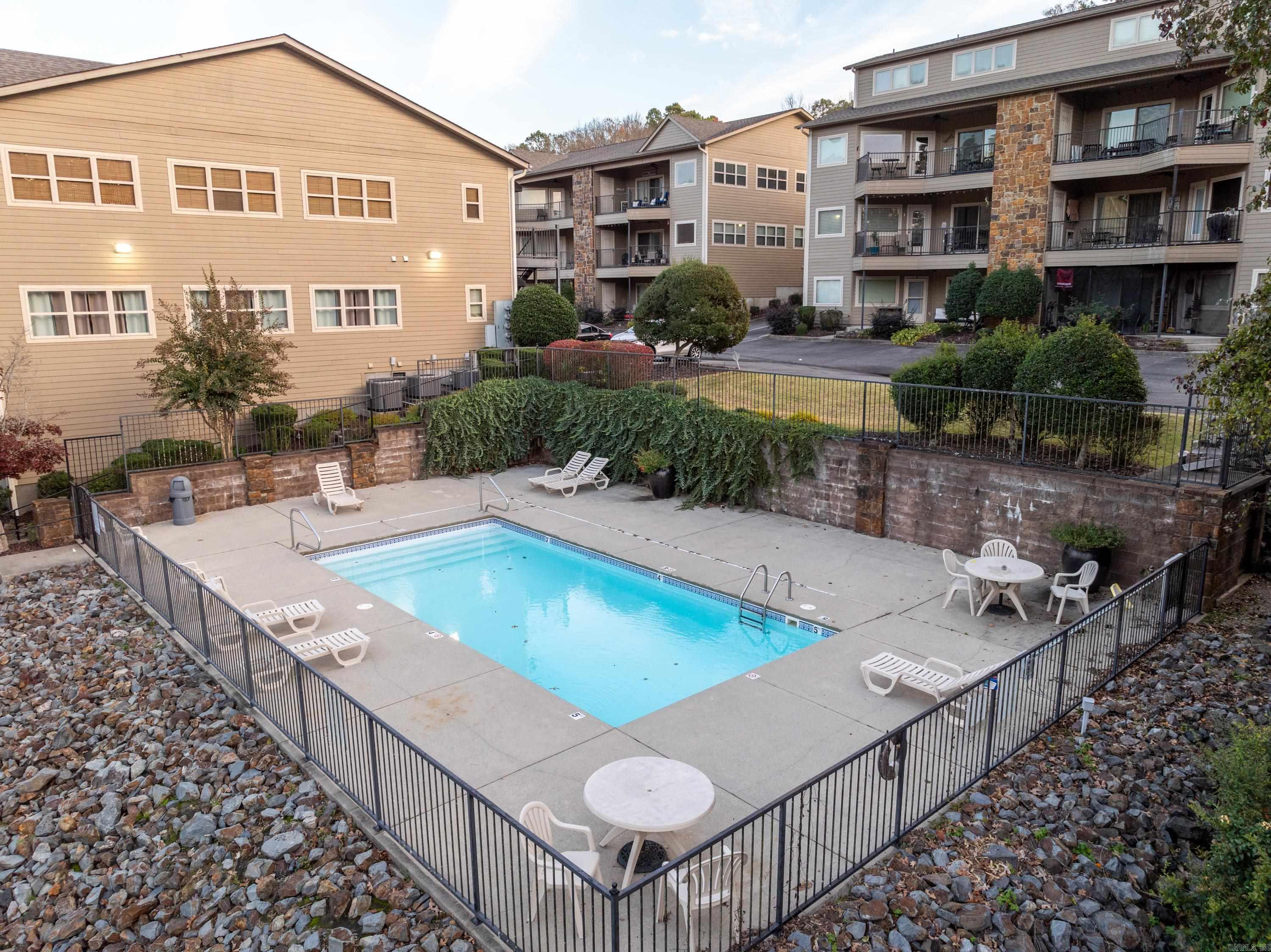 WOODLAND SHORES - Residential