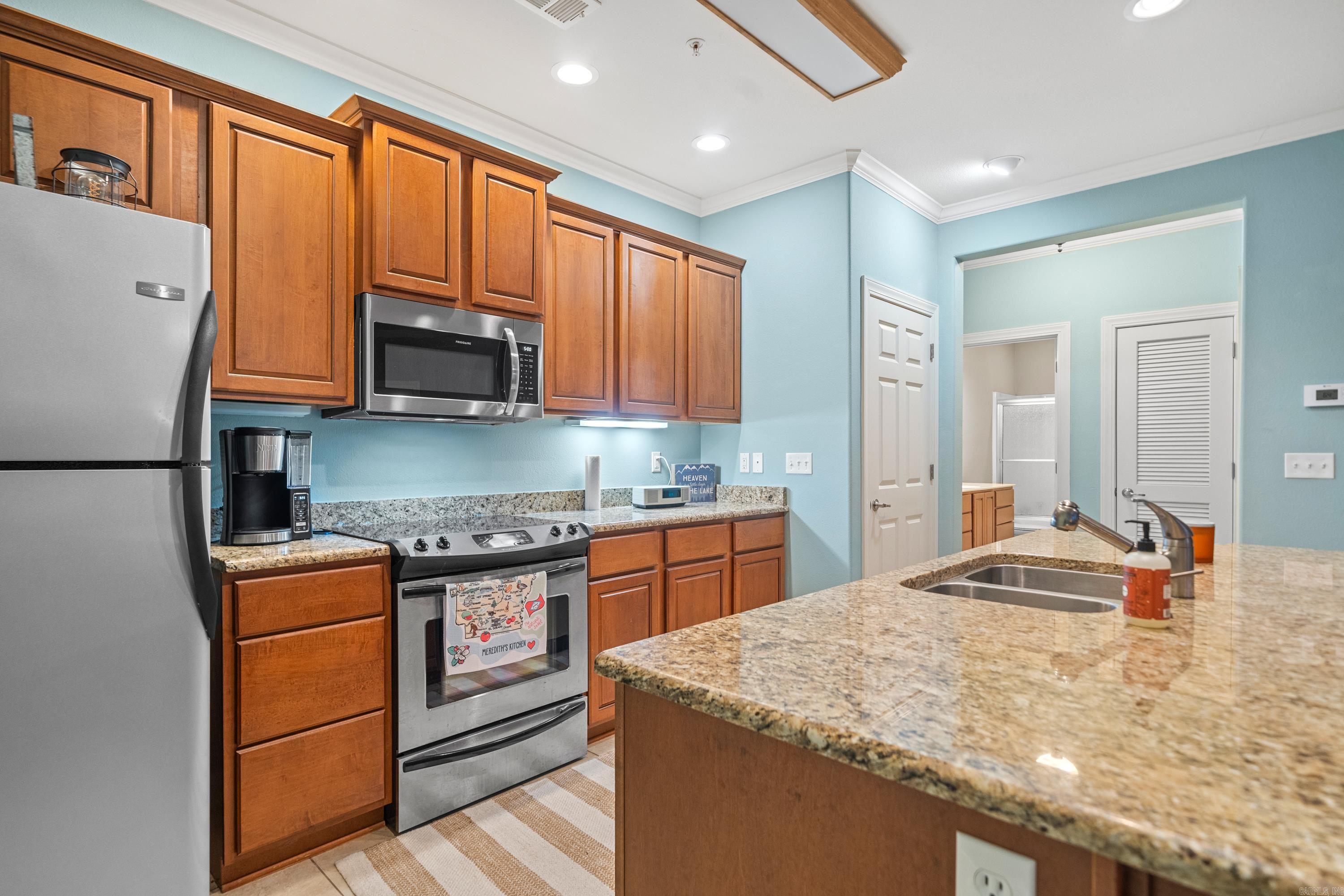 WOODLAND SHORES - Residential