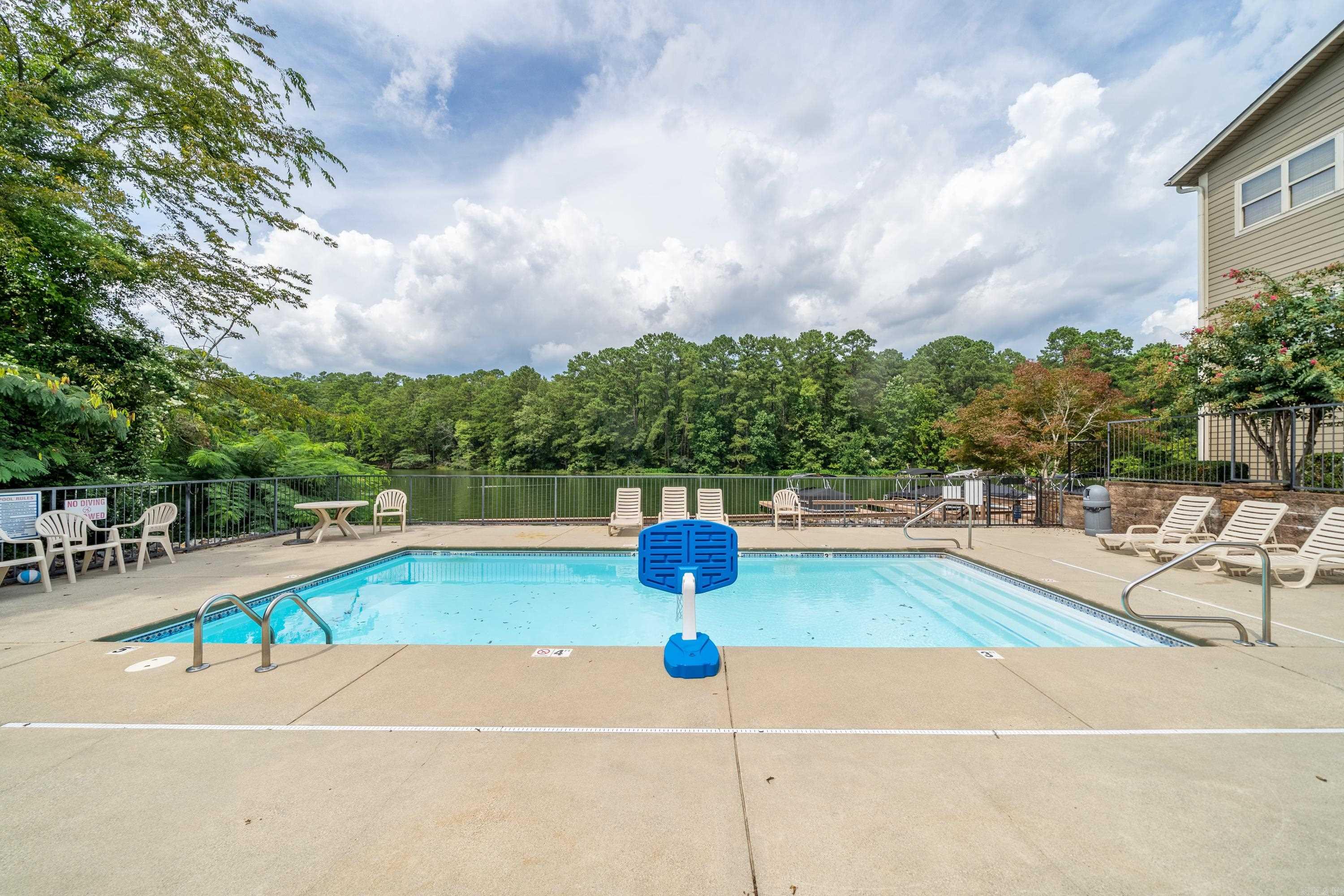 WOODLAND SHORES - Residential