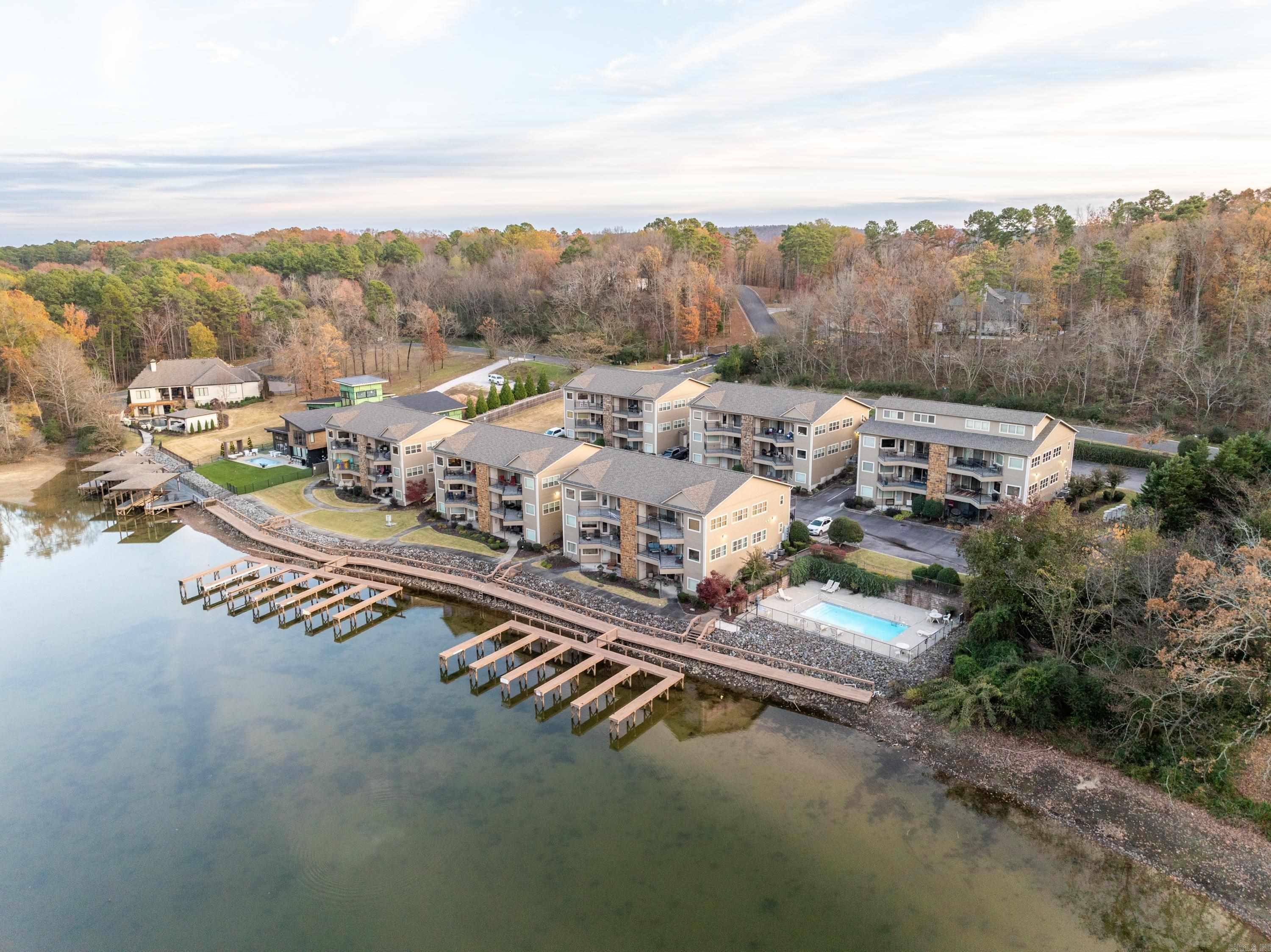 WOODLAND SHORES - Residential