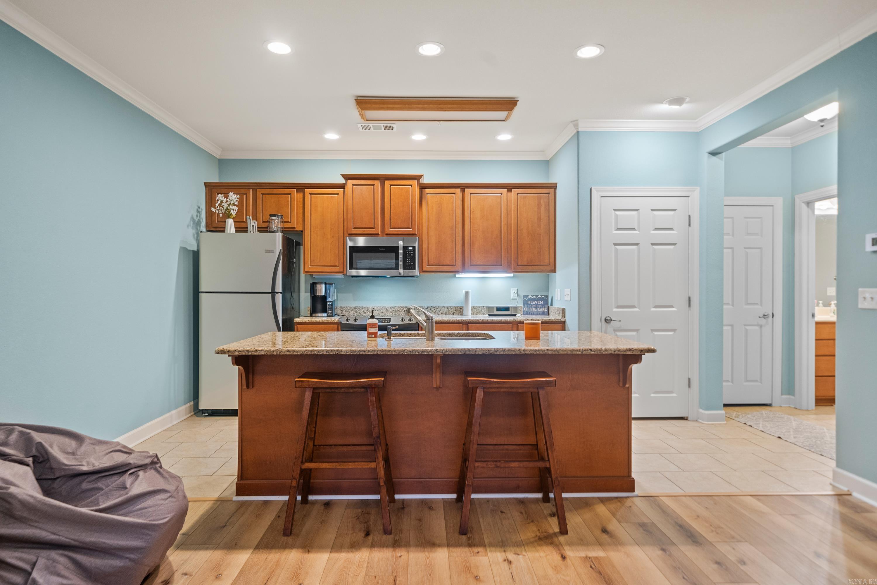 WOODLAND SHORES - Residential