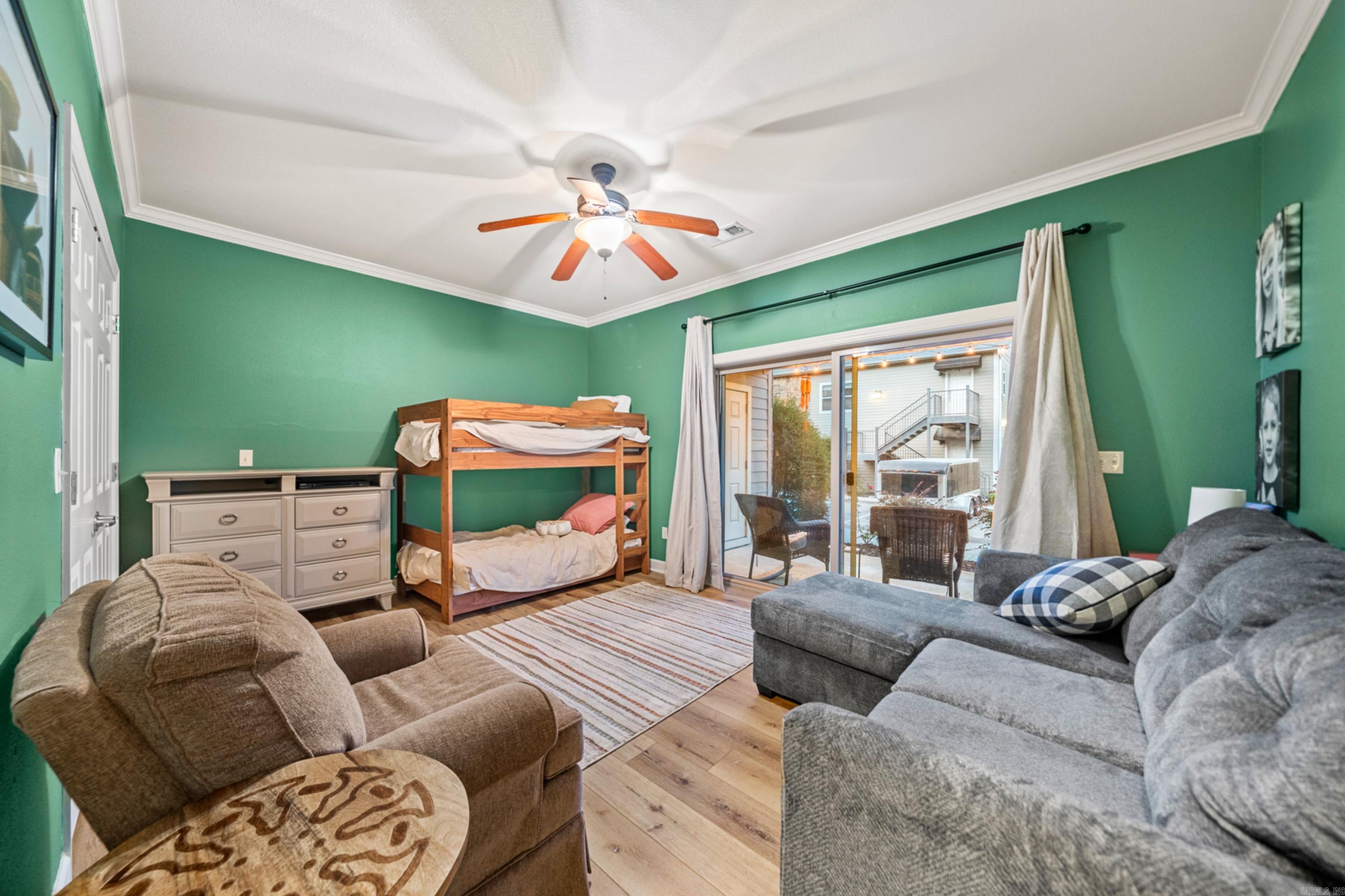 WOODLAND SHORES - Residential