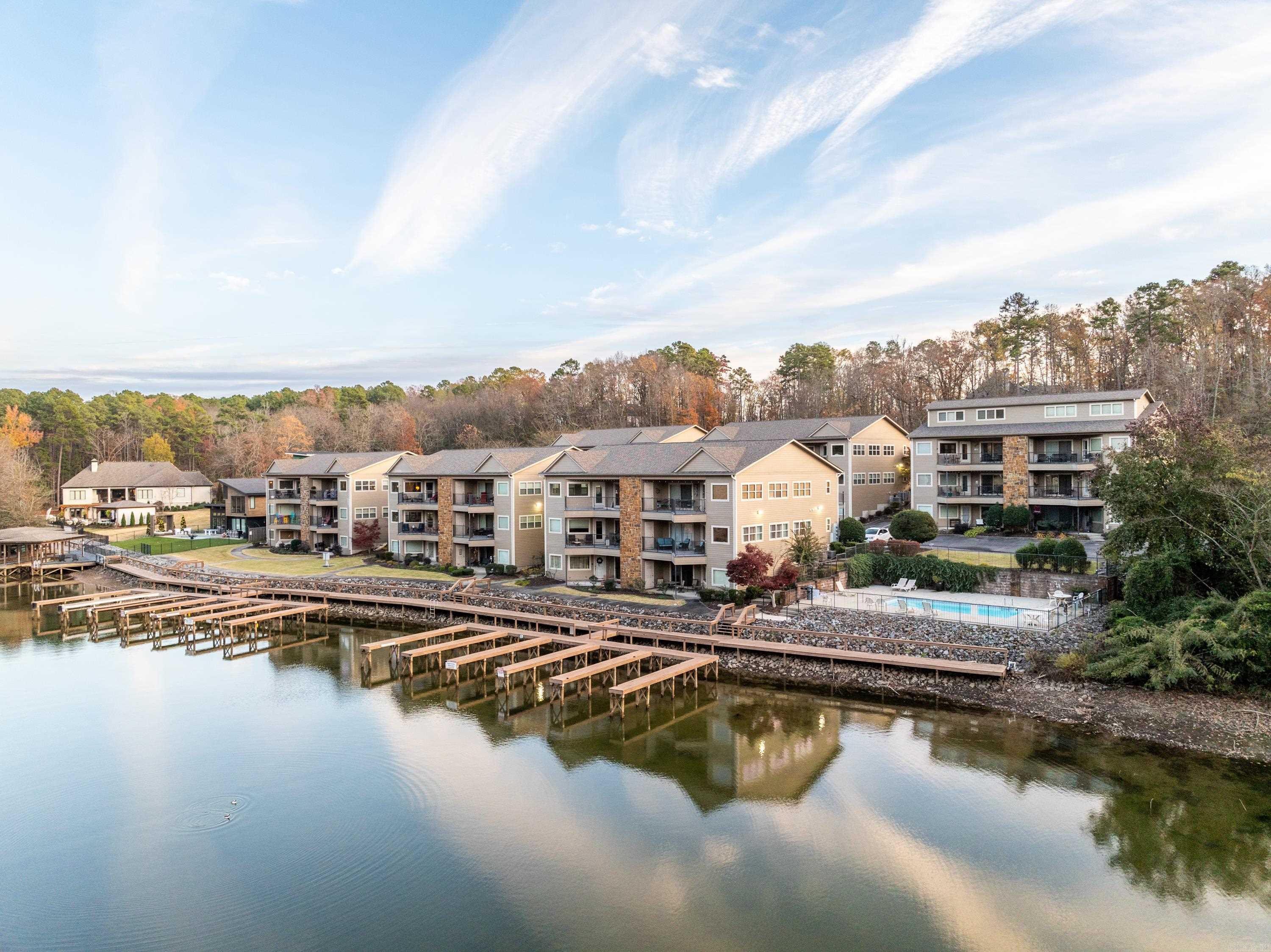 WOODLAND SHORES - Residential