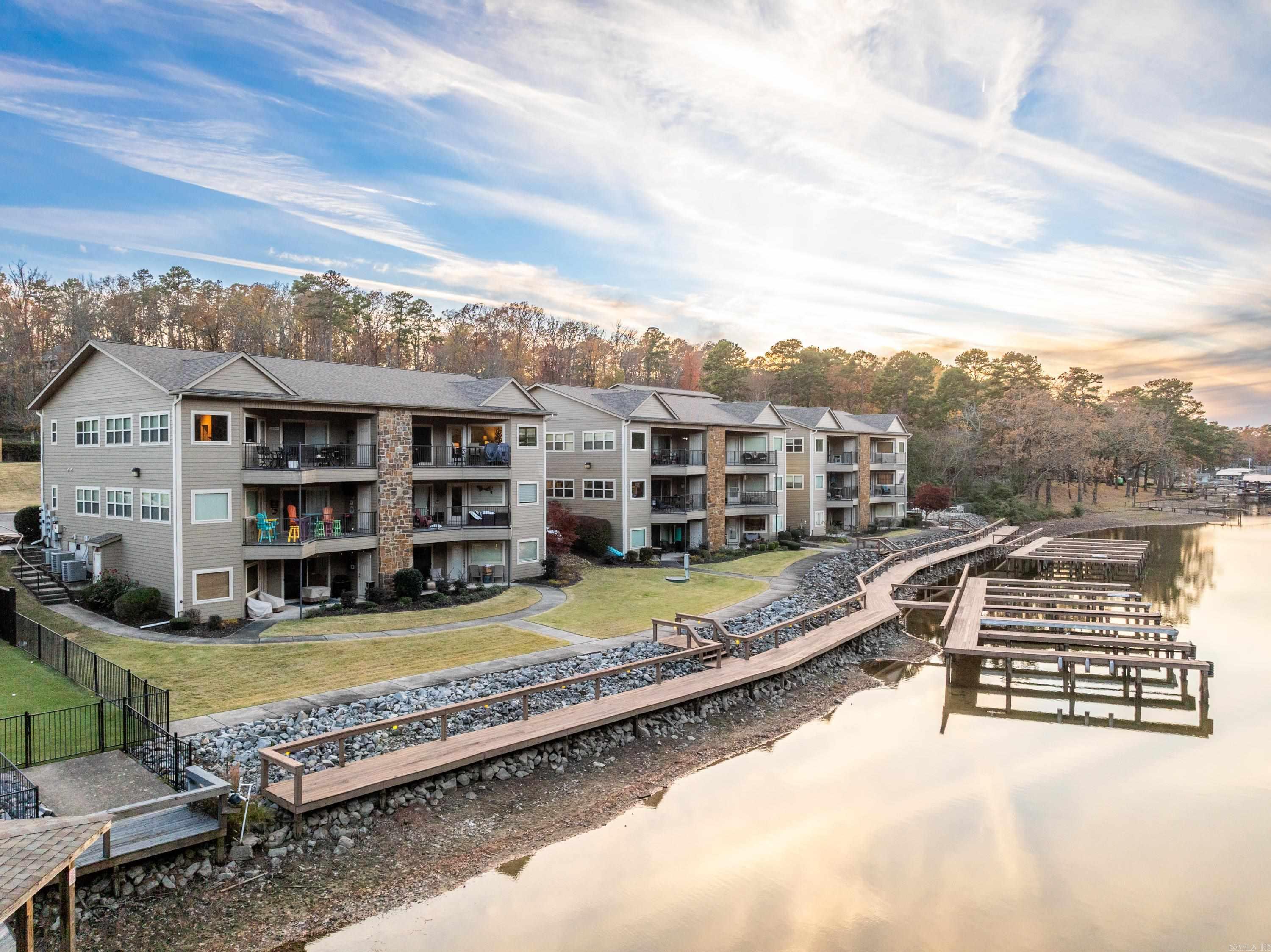 WOODLAND SHORES - Residential