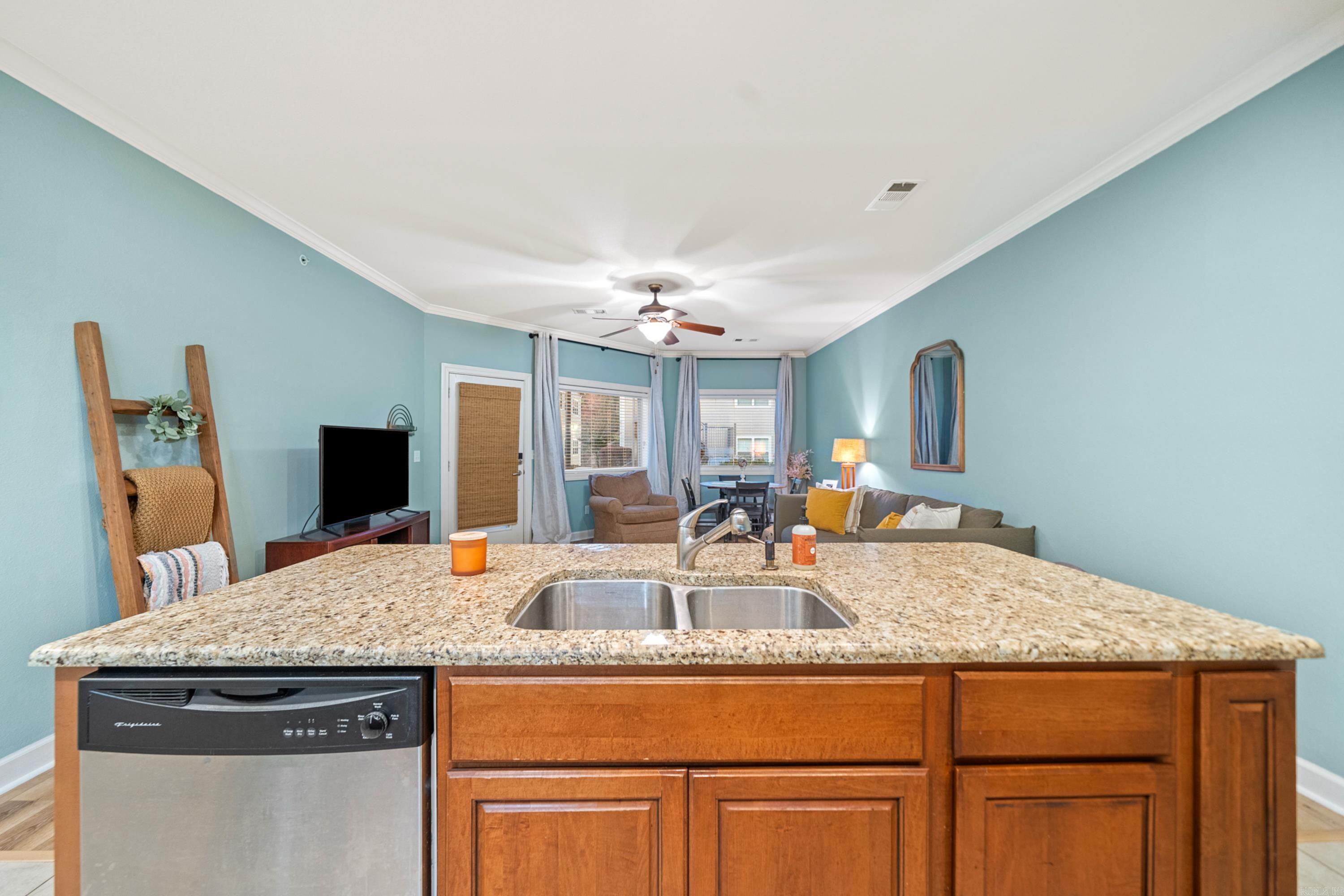 WOODLAND SHORES - Residential