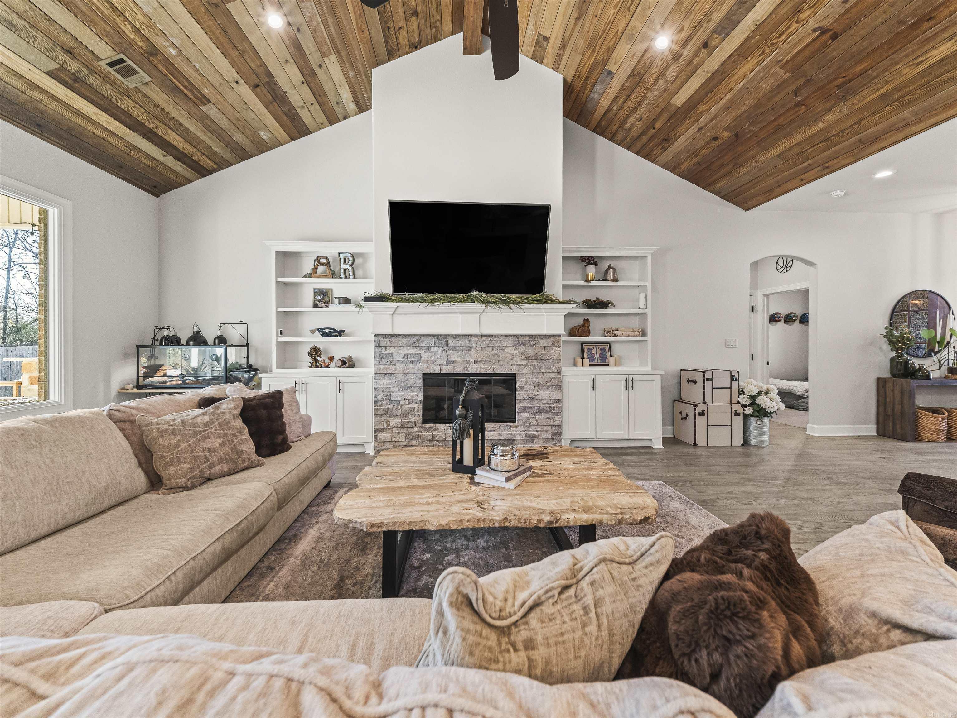 ARLINGTON PARK - Residential