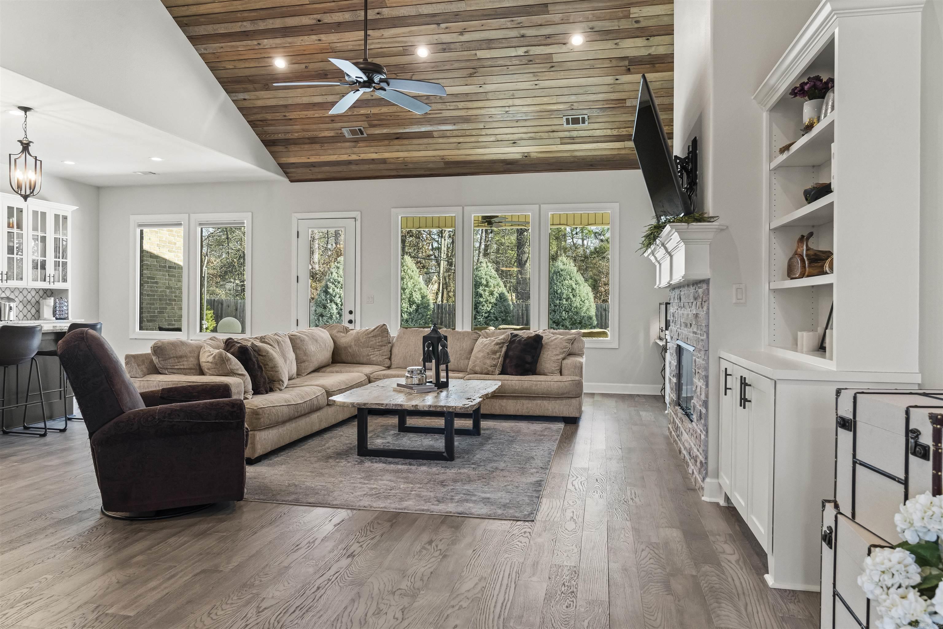 ARLINGTON PARK - Residential