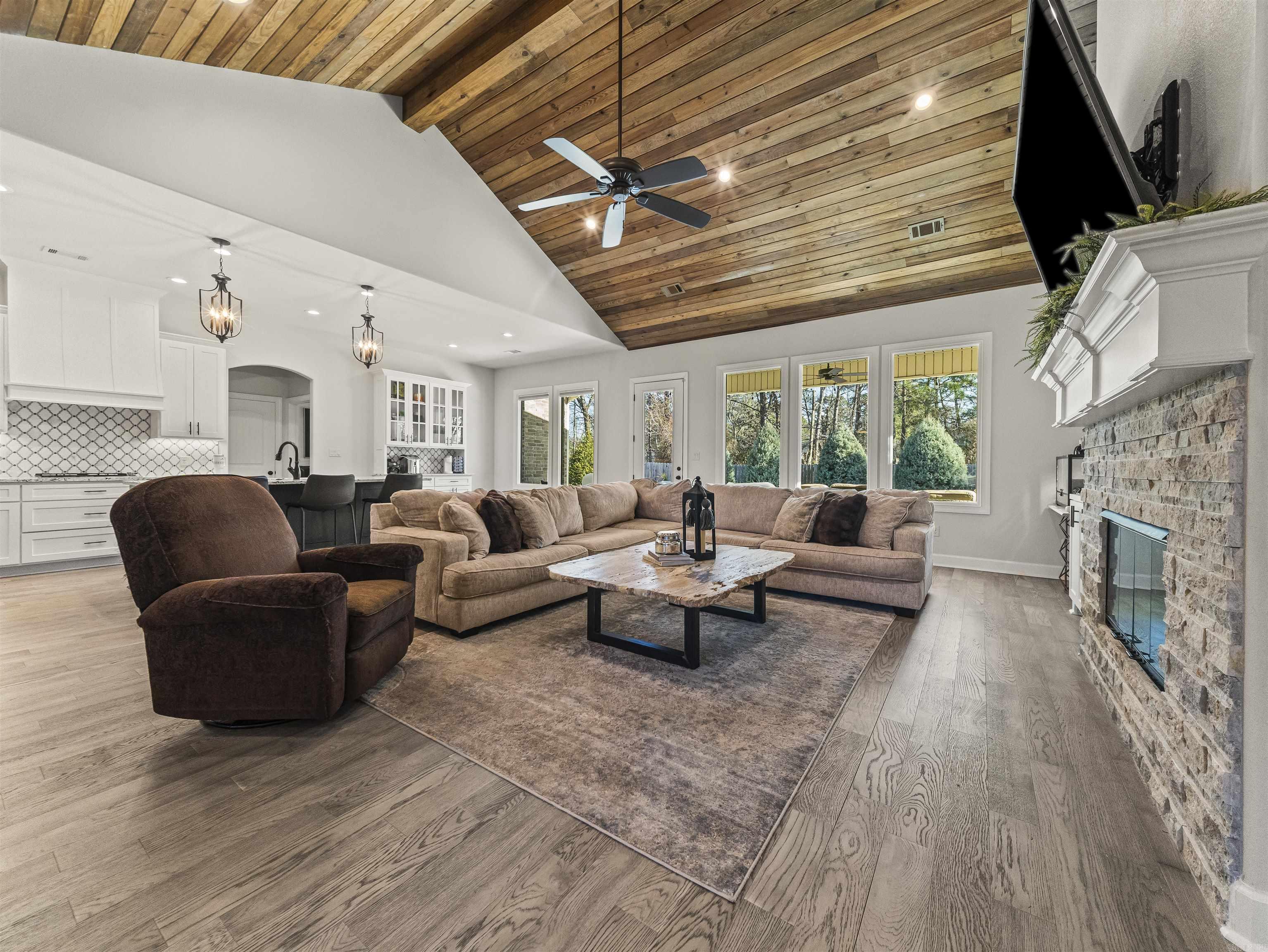 ARLINGTON PARK - Residential