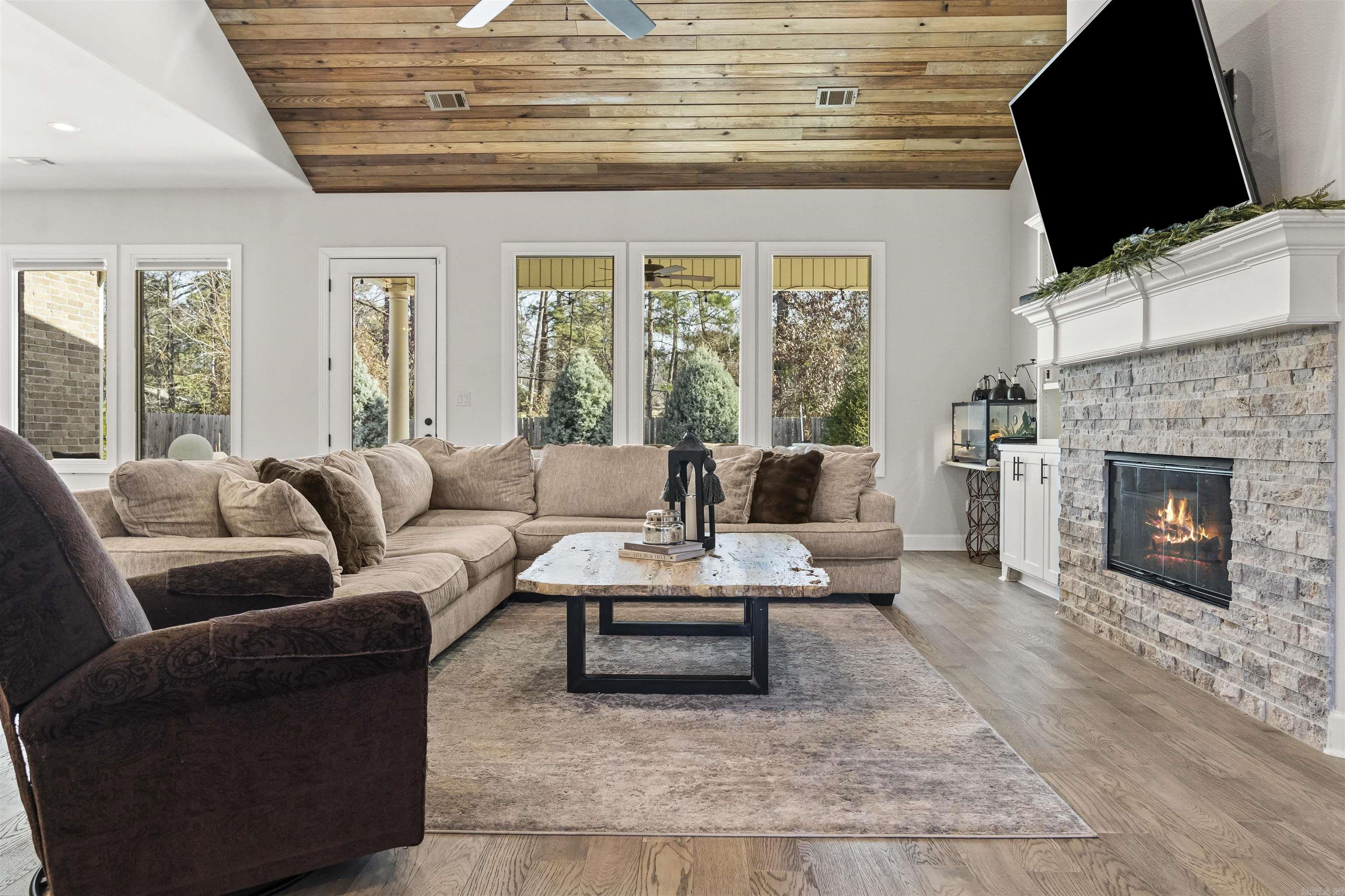 ARLINGTON PARK - Residential