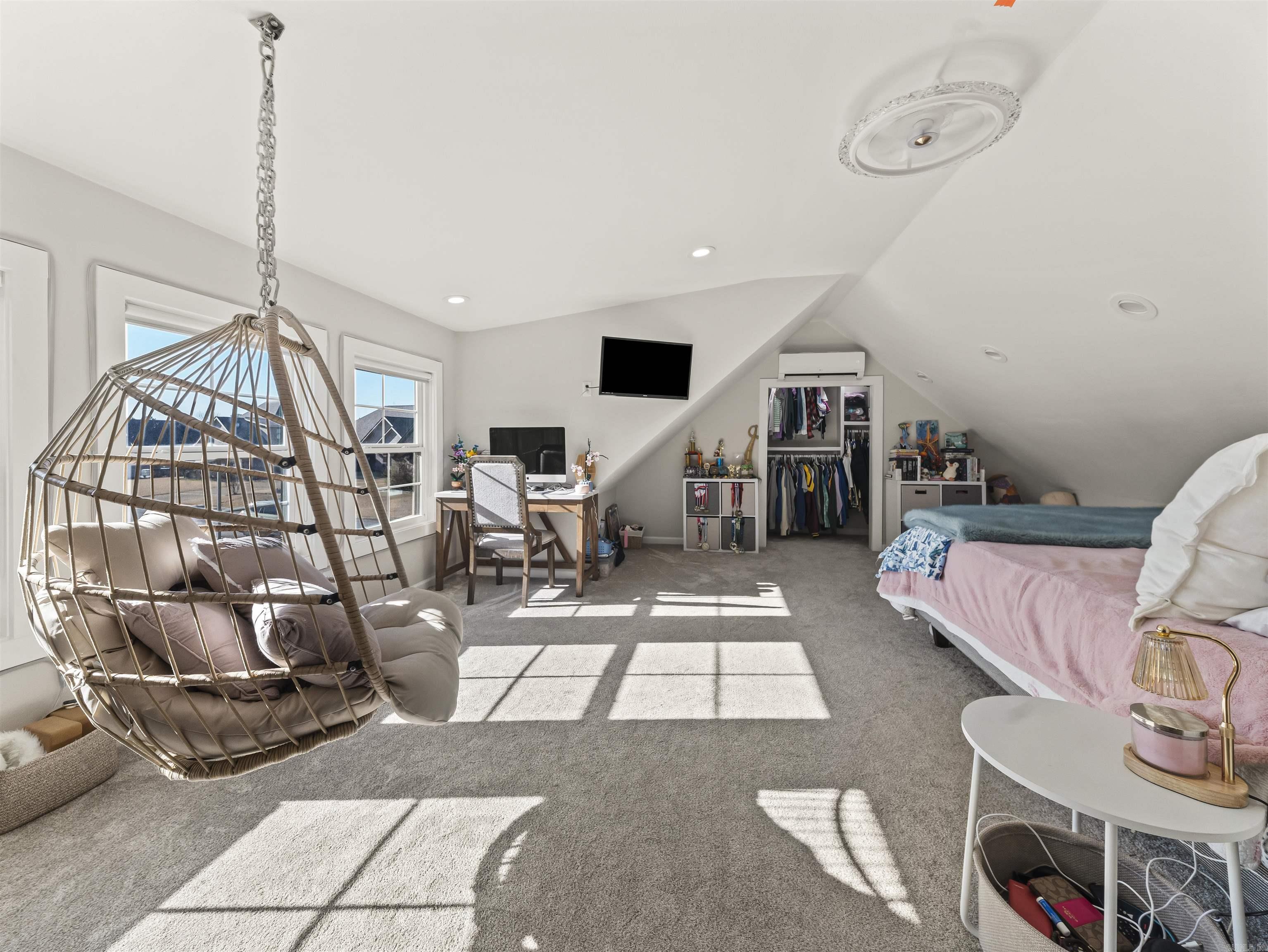 ARLINGTON PARK - Residential