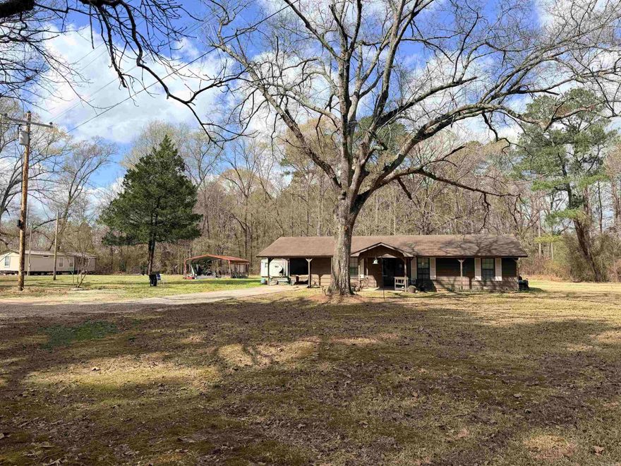 3 Bed / 2 Bath on 7 acres located in South Crossett just minutes from town.  Great country setting. This listing also includes a 2 bed /1 bath mobile home. Each property has its own utilities including septic tank and electric meter. The mobile home is on WACWA water and house is on well water.  New septic tank to house installed 2024. Central HVAC 2017 and hot water heater 2025. All electric.  *Additional pics coming soon*