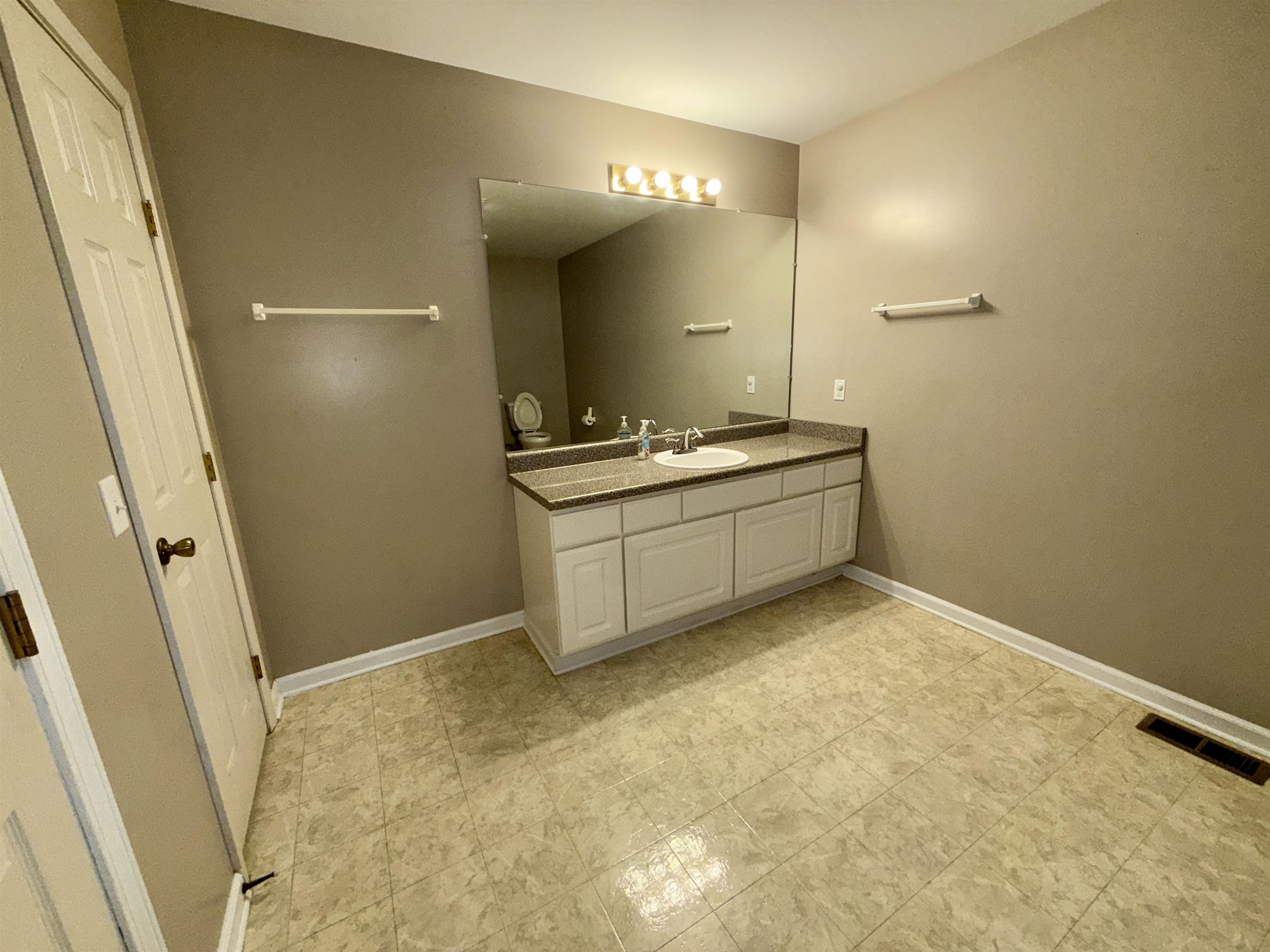 ASHLEY WOODS - Residential