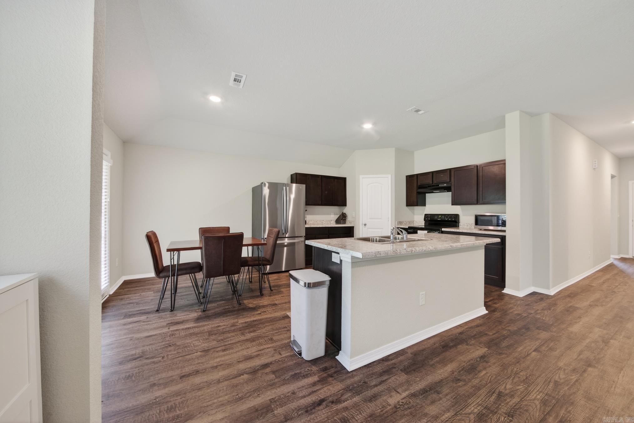 OAKLAND GROVE ESTATES - Residential