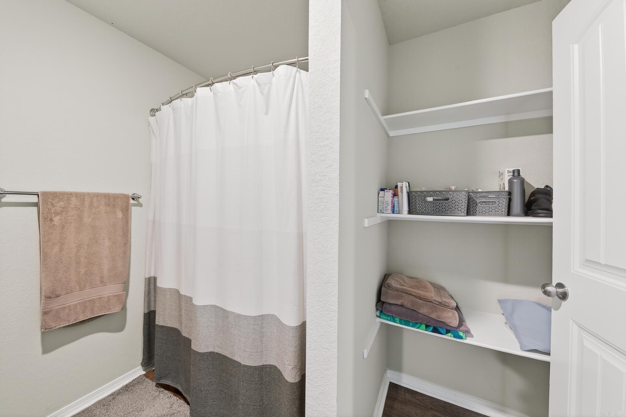OAKLAND GROVE ESTATES - Residential