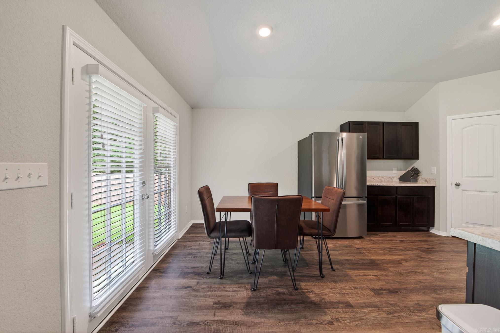 OAKLAND GROVE ESTATES - Residential