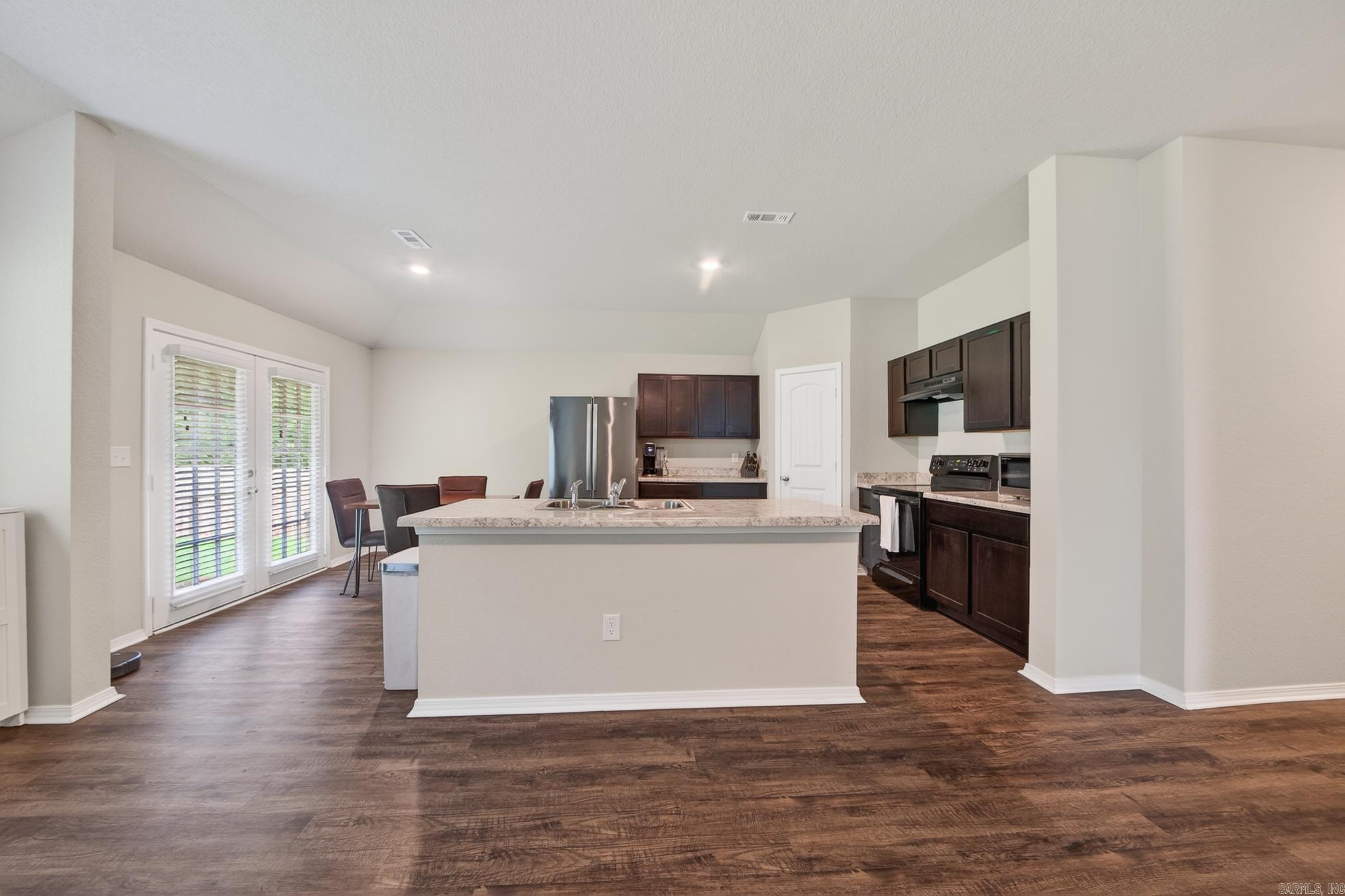 OAKLAND GROVE ESTATES - Residential