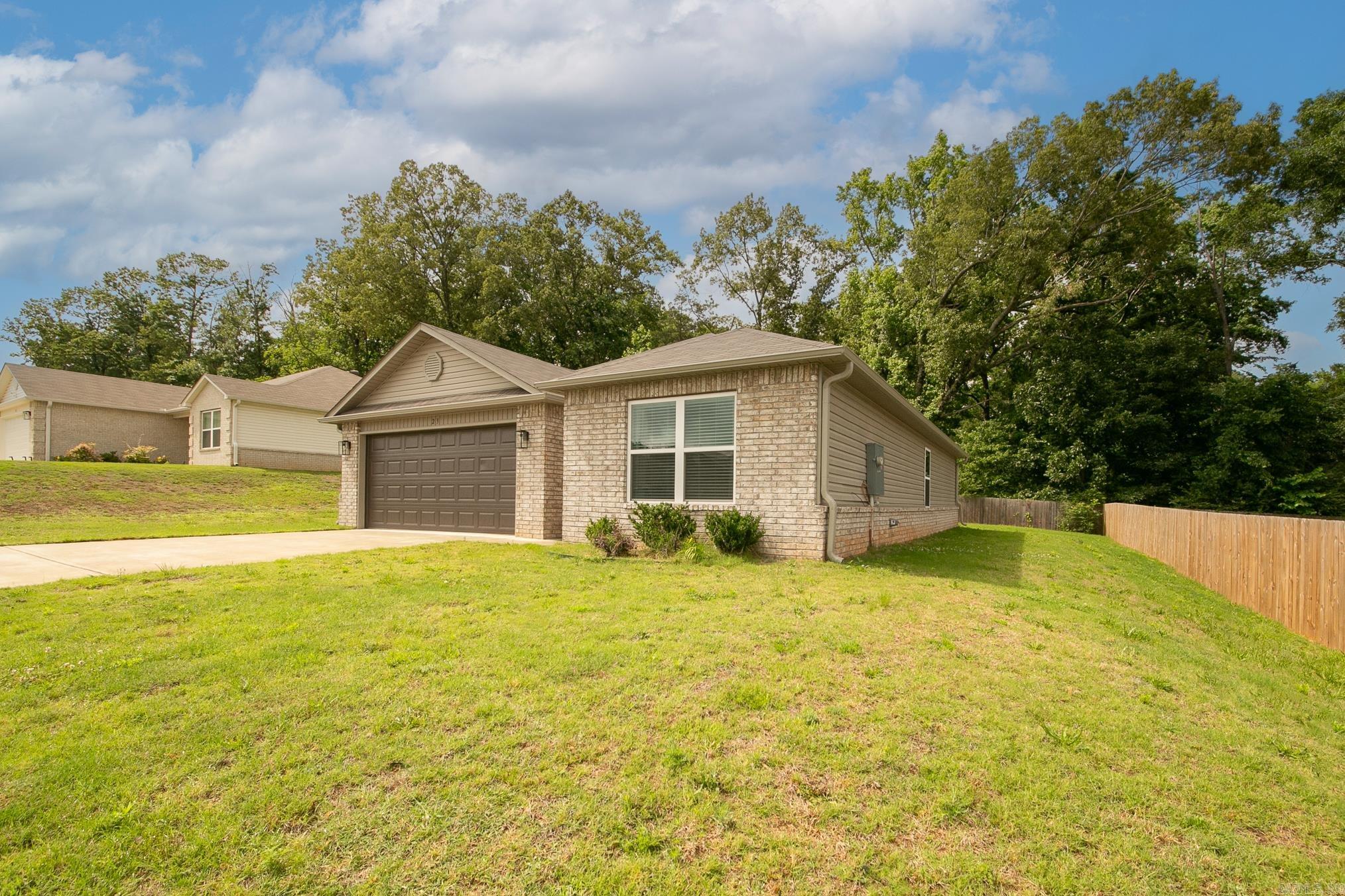 OAKLAND GROVE ESTATES - Residential