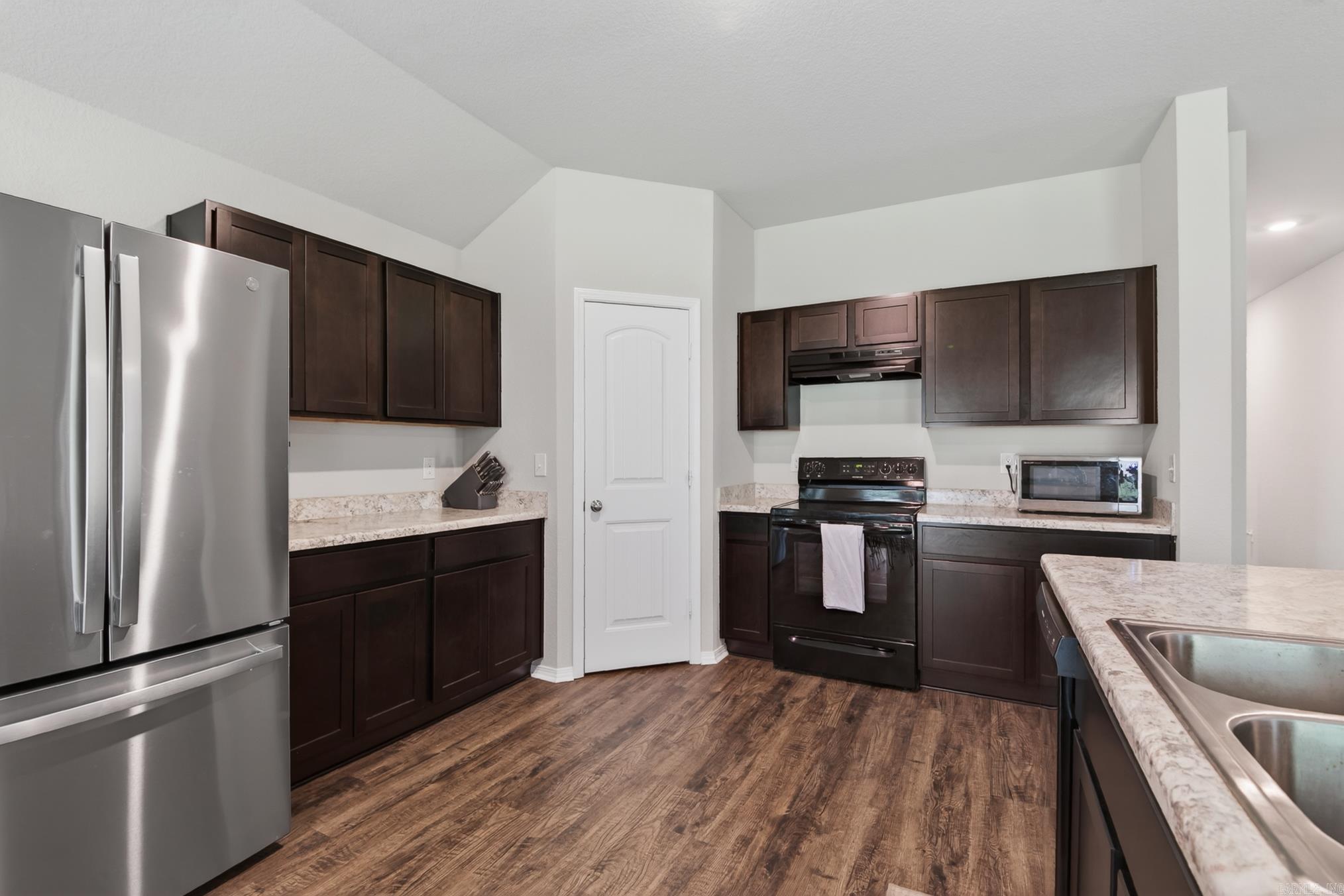 OAKLAND GROVE ESTATES - Residential