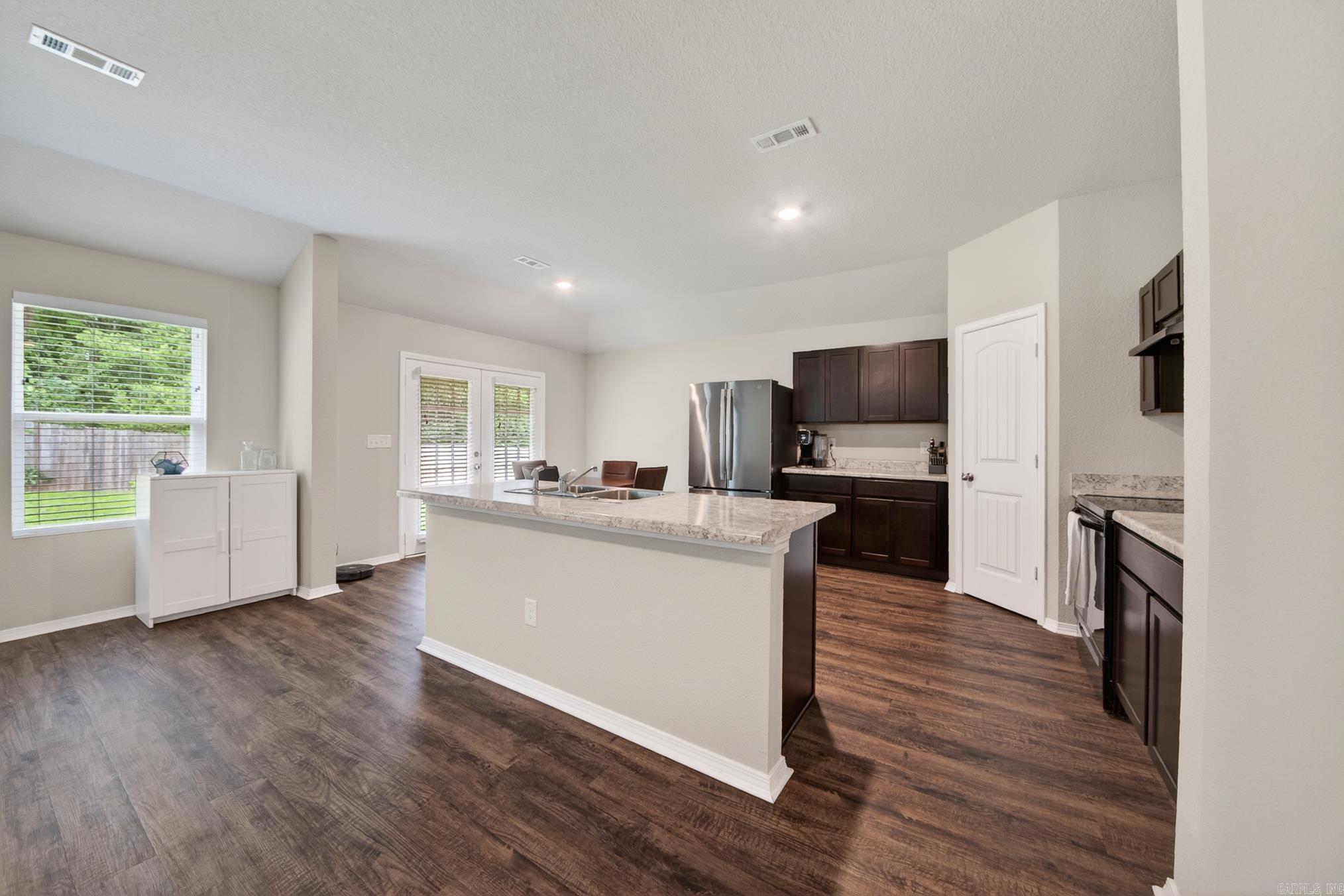 OAKLAND GROVE ESTATES - Residential