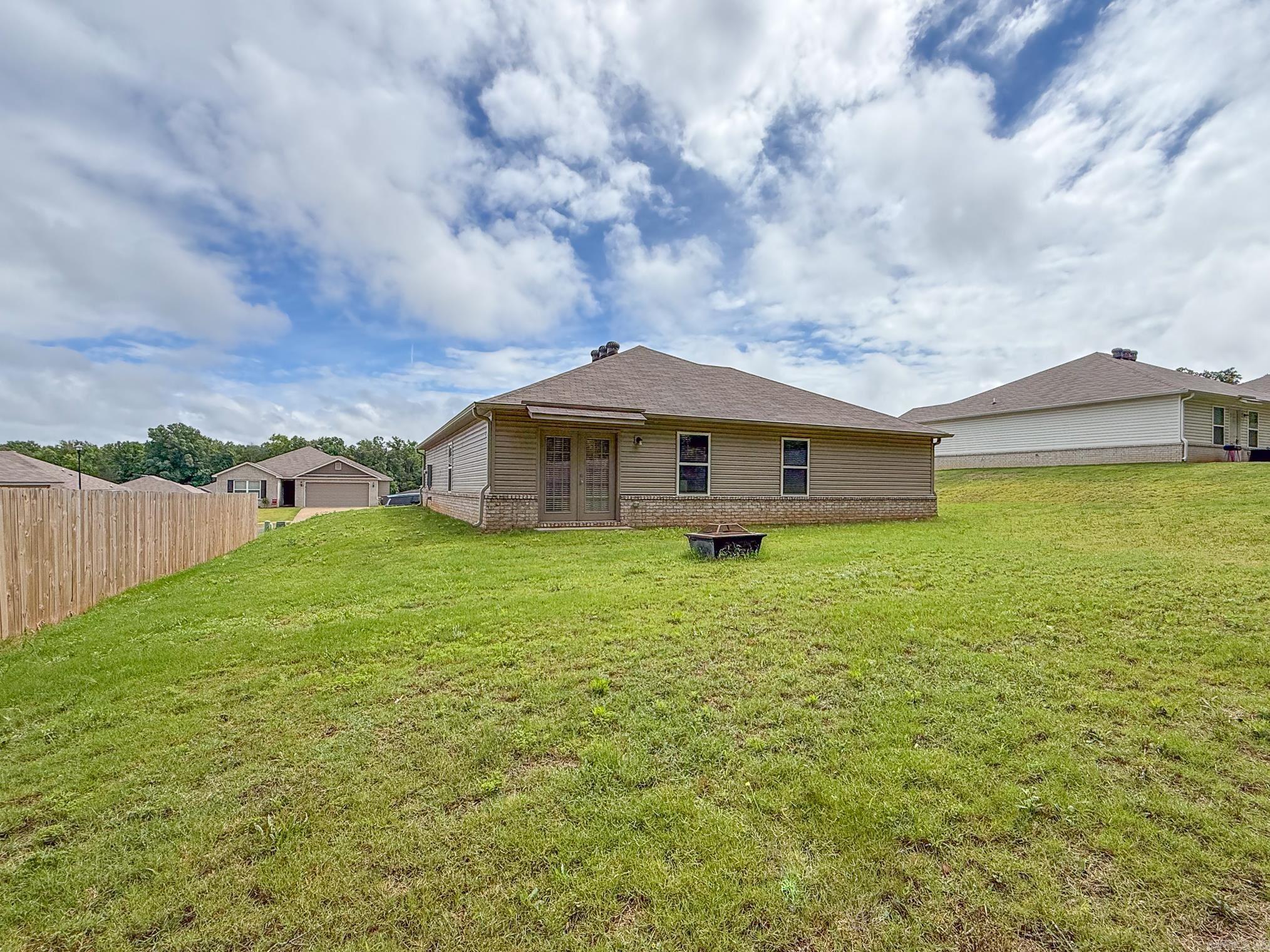 OAKLAND GROVE ESTATES - Residential
