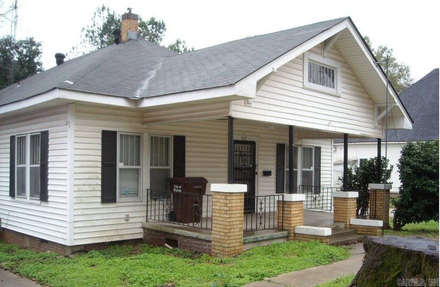 GIVE US A CALL FOR A SHOWING OF THIS LARGE 3 BEDROOM 2 BATH HOME LOCATED JUST A FEW BLOCKS FROM THE DOWNTOWN SQUARE IN WARREN ARKANSAS.  All offers must besubmitted at www.vrmproperties.com. Agents must register as a User, enter the property address, and click on "Start Offer". This property may qualify for Seller Financing (Vendee). If property was built prior to 1978, Lead Based Paint Potentially Exists.