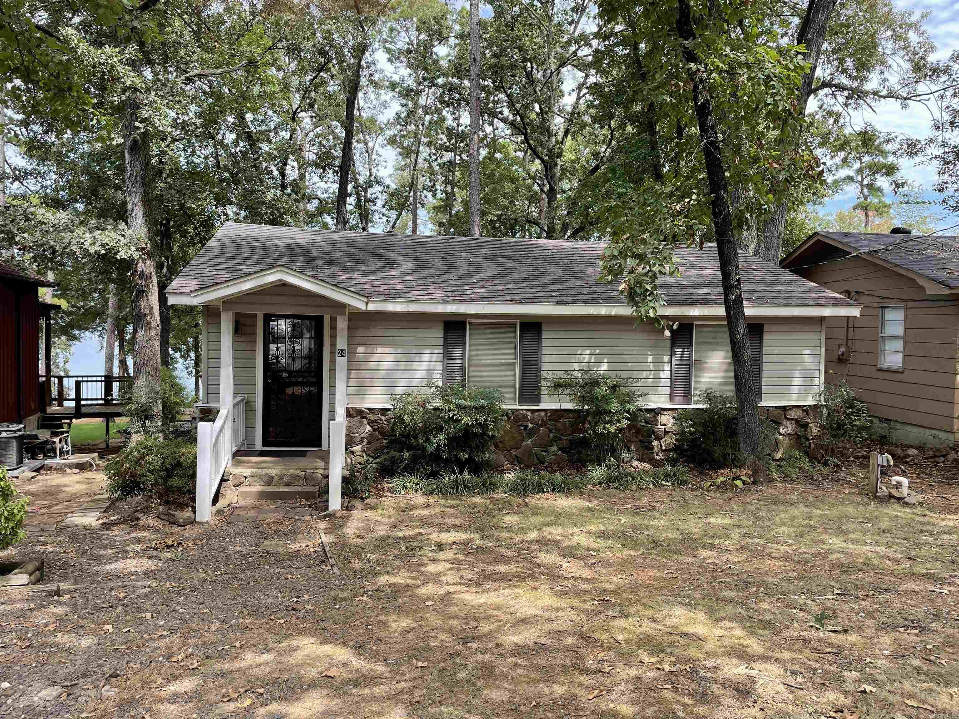 Great Lake Front Home with a Tram. This home is located in a great neighbor hood in the old town of Higden. Great lake access just down the road. The tram is in good working order. Load your boat from the deck and push a button to take you right down to the lake!!!!!
