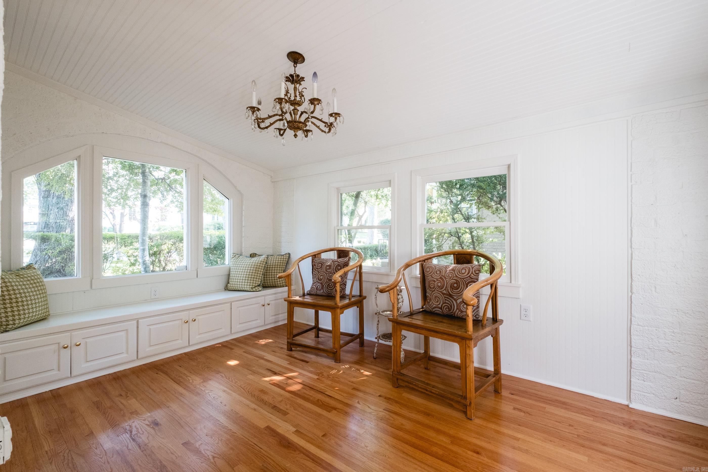 SHADOWLAWN - Residential