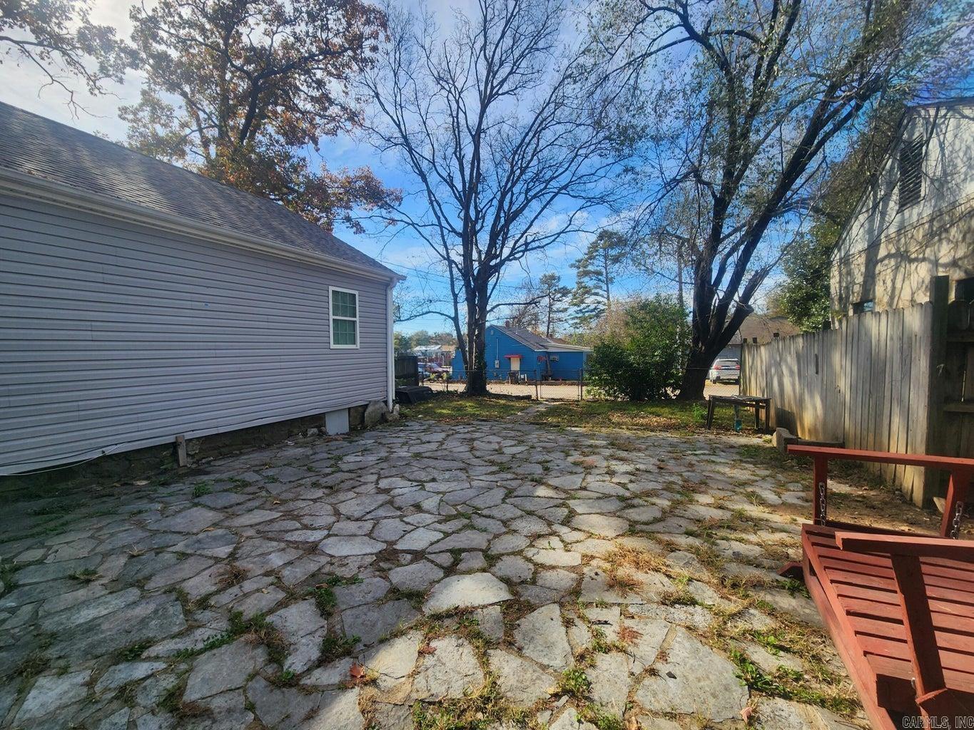 MAXFIELD WEST - Residential