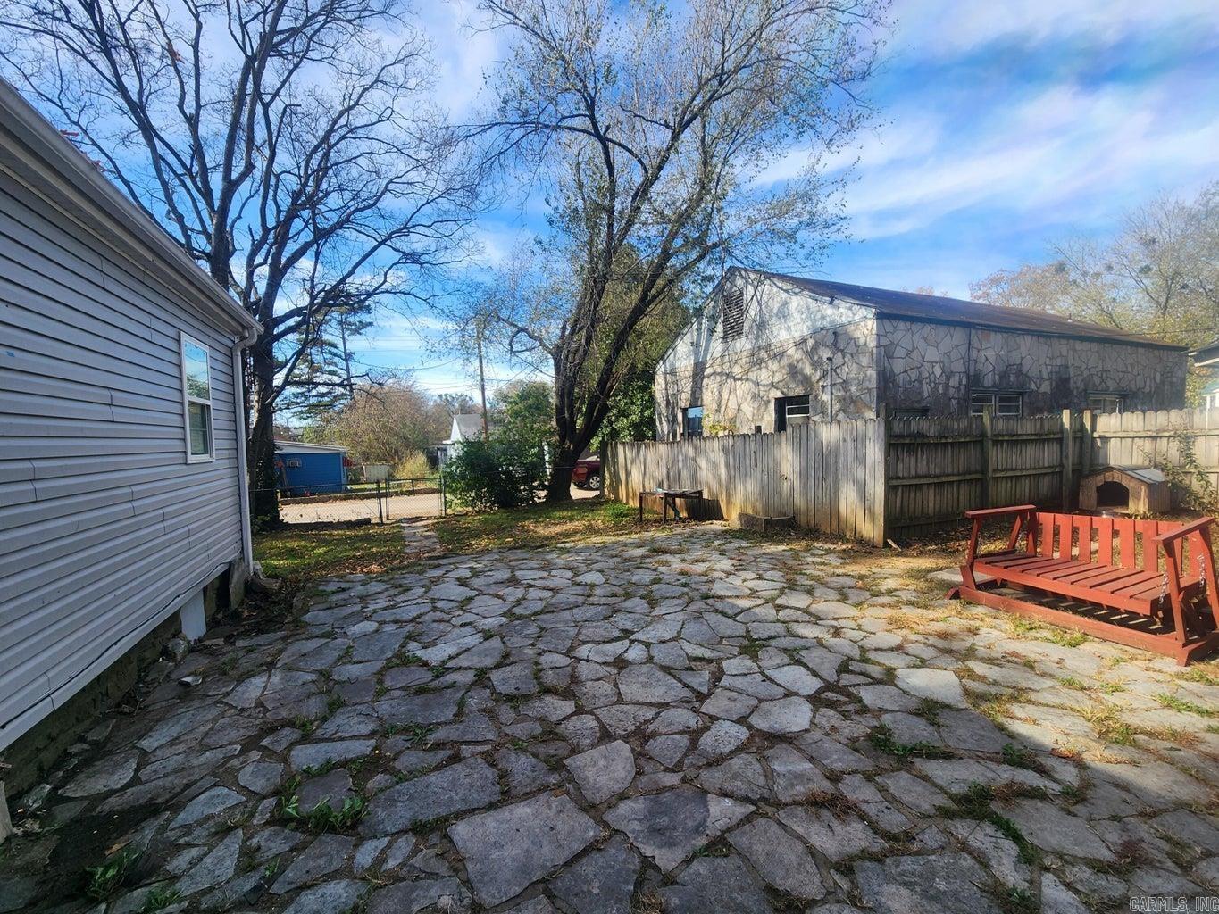 MAXFIELD WEST - Residential